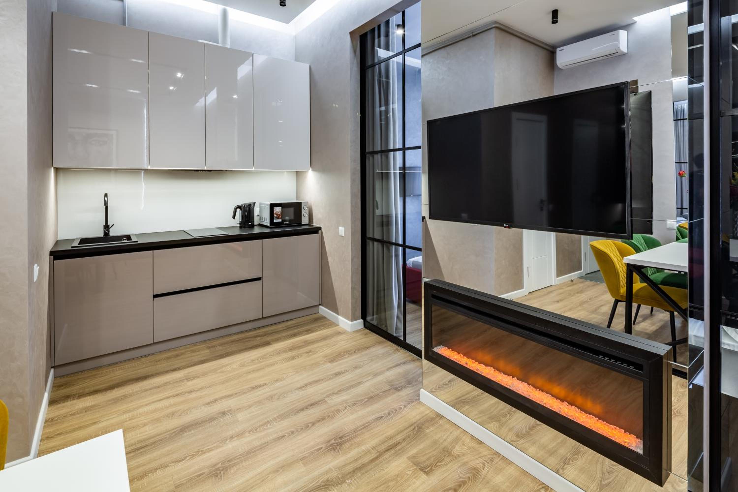 Alfa Apartments 3-кімнатна LUX-квартира у центрі Львова view 2