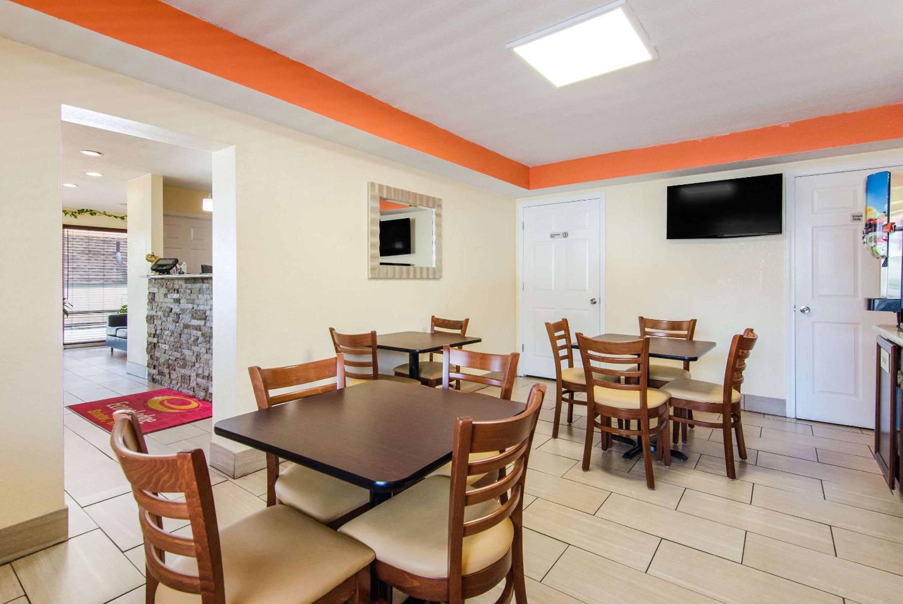 Econo Lodge Near Motor Speedway
