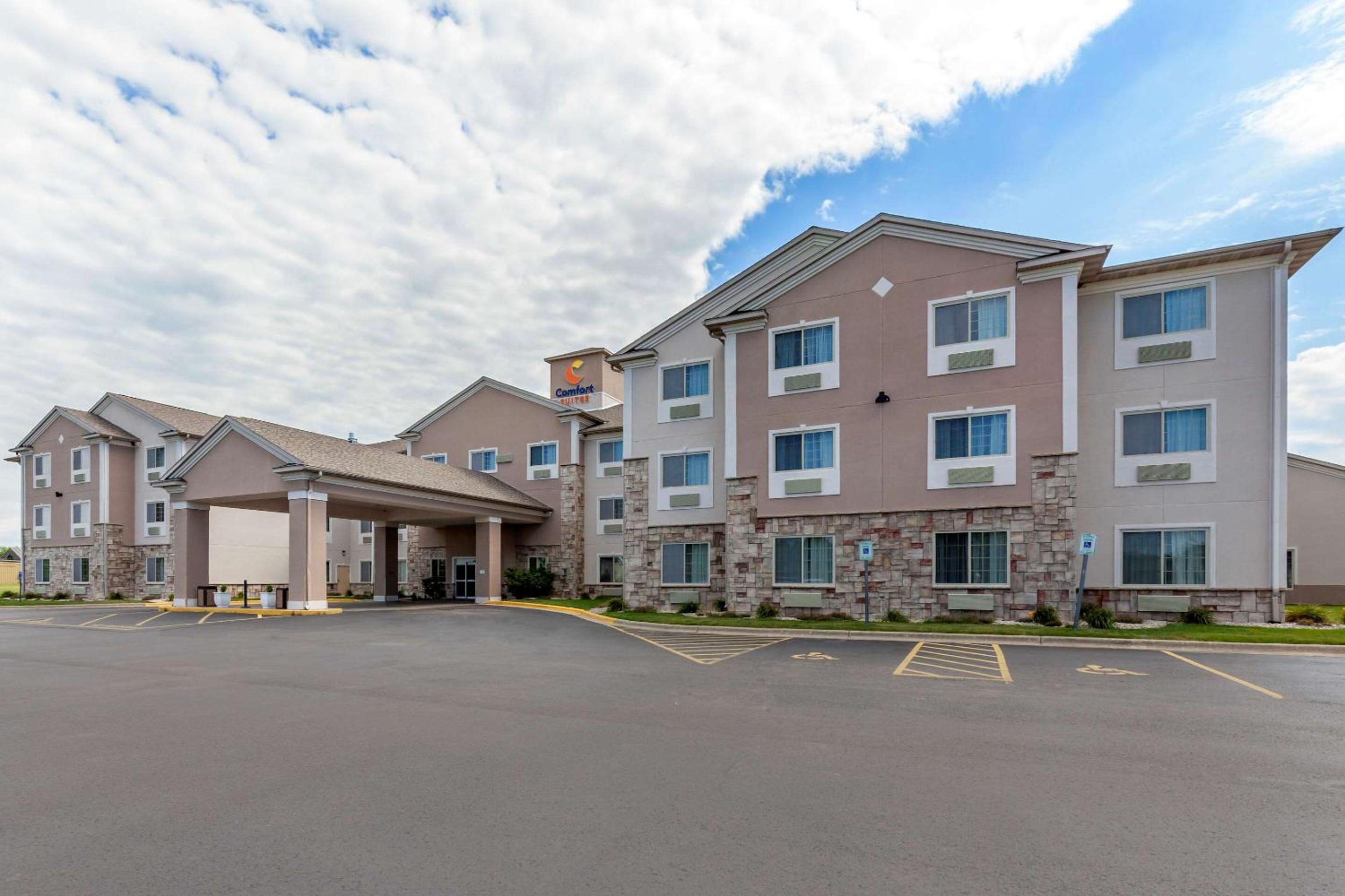 Hotel Comfort Suites Delavan - Lake Geneva Area