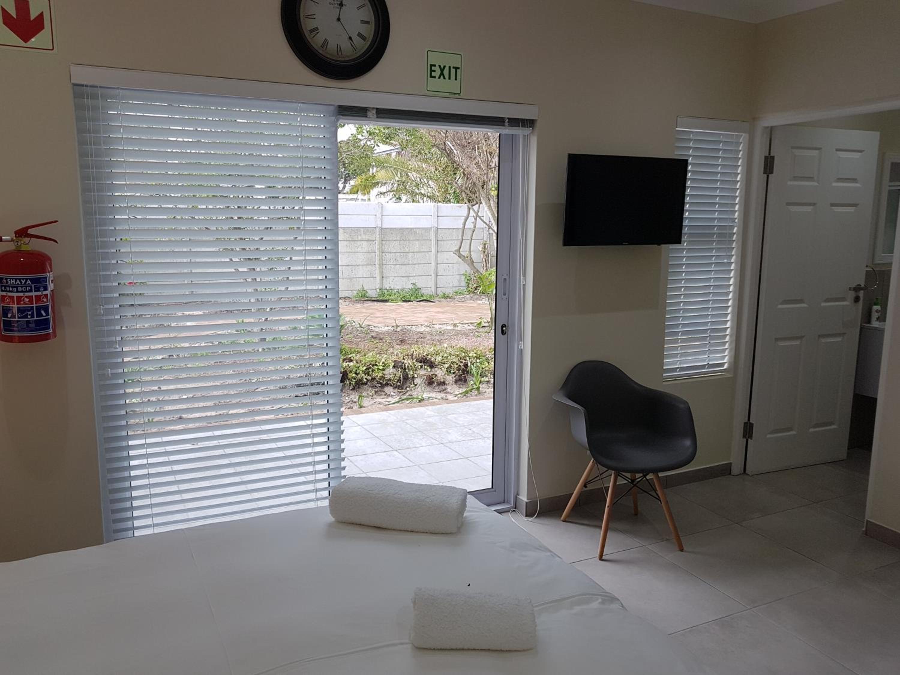 Sharon's House: Modern Self-Catering rooms view 3