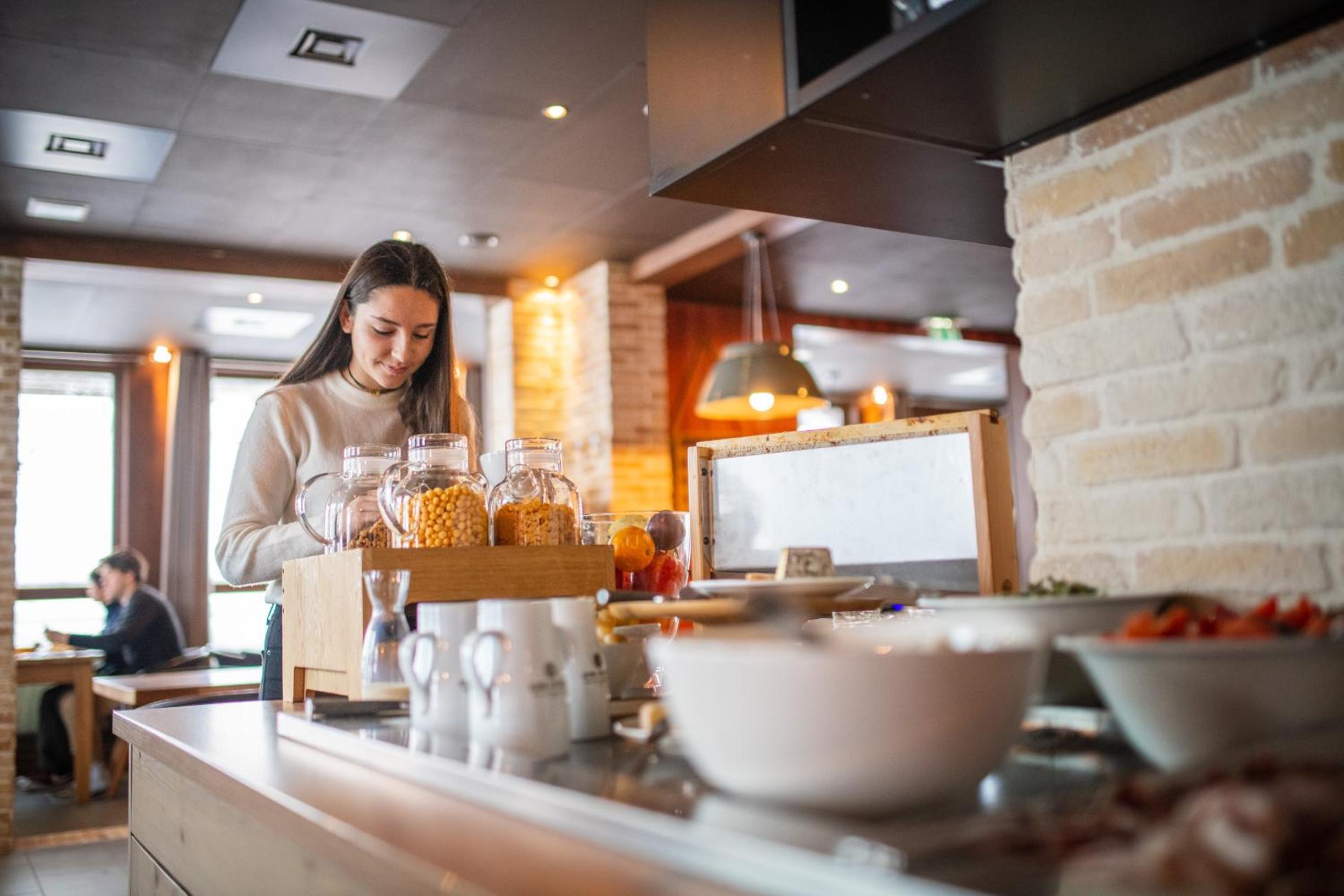breakfast buffet