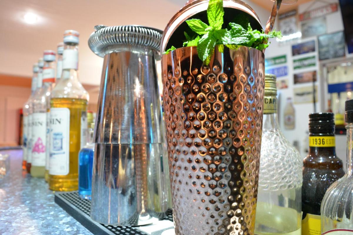 bar