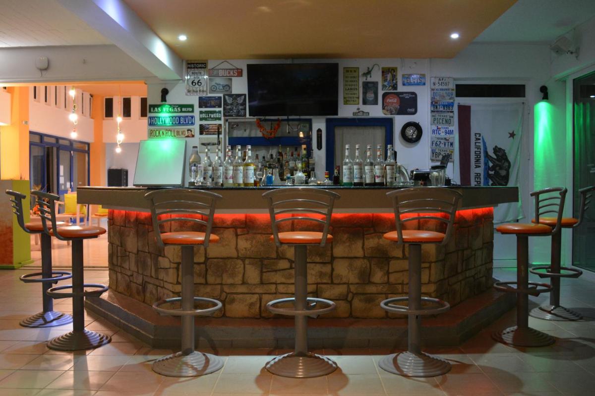 bar