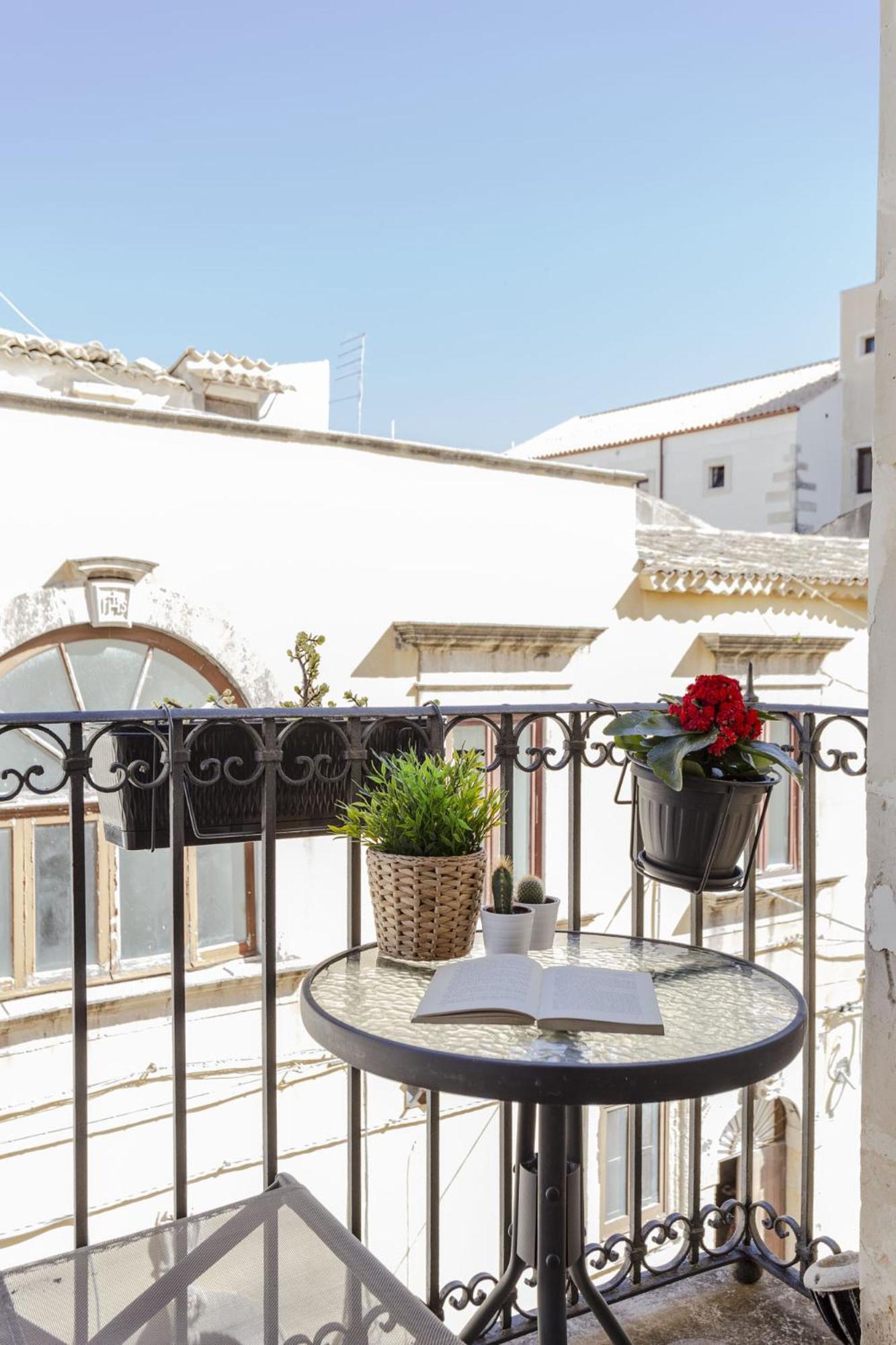 Salomone Apartments I by Wonderful Italy view 3