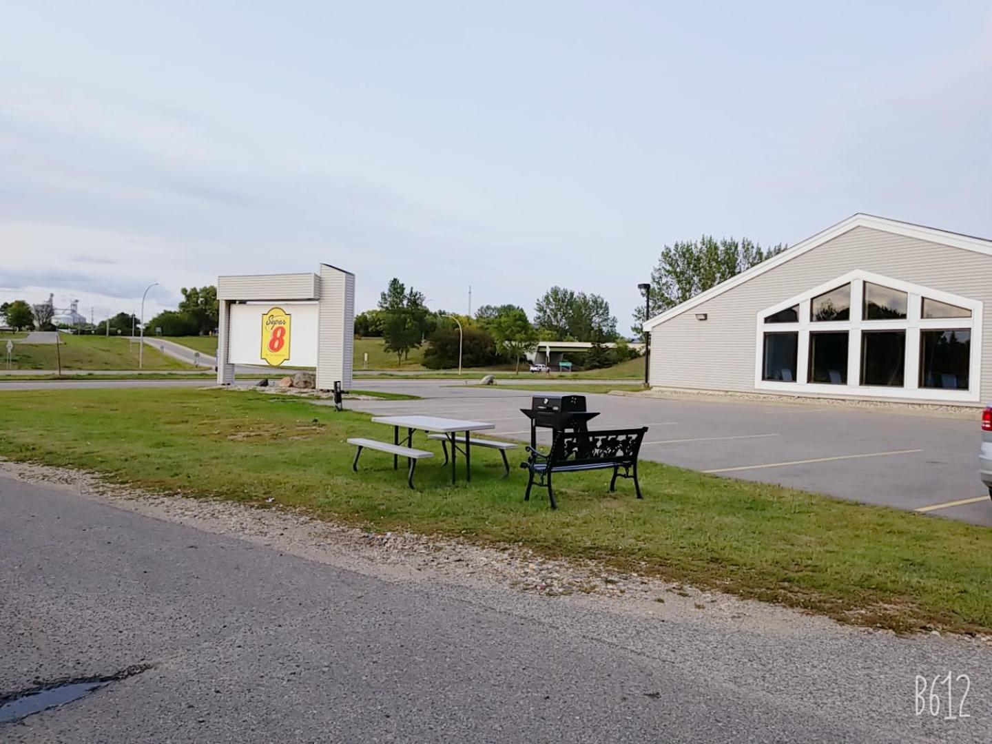 Alexandria Vacations - Super 8 by Wyndham Glenwood - Property Image 2