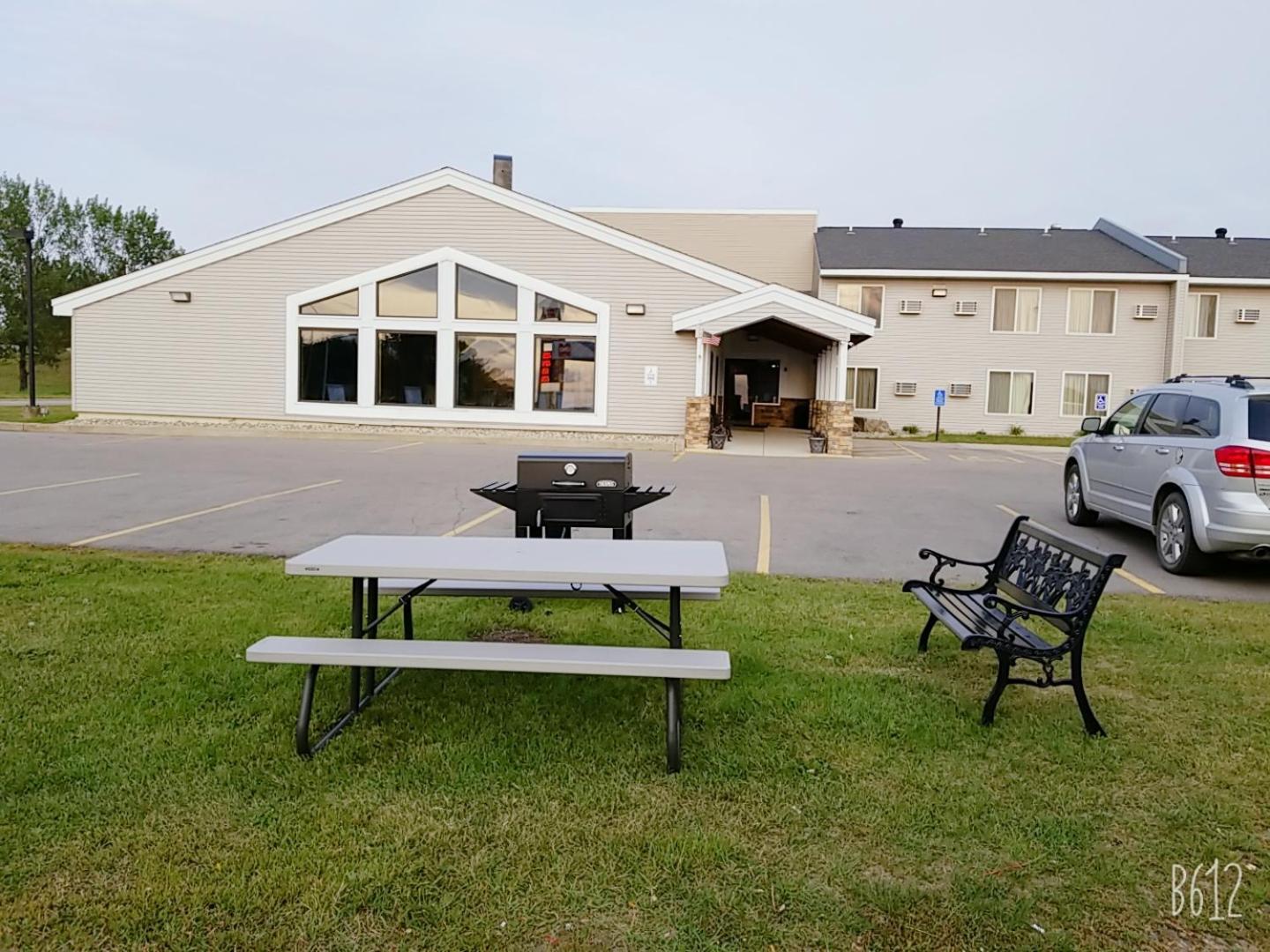 Alexandria Vacations - Super 8 by Wyndham Glenwood - Property Image 3