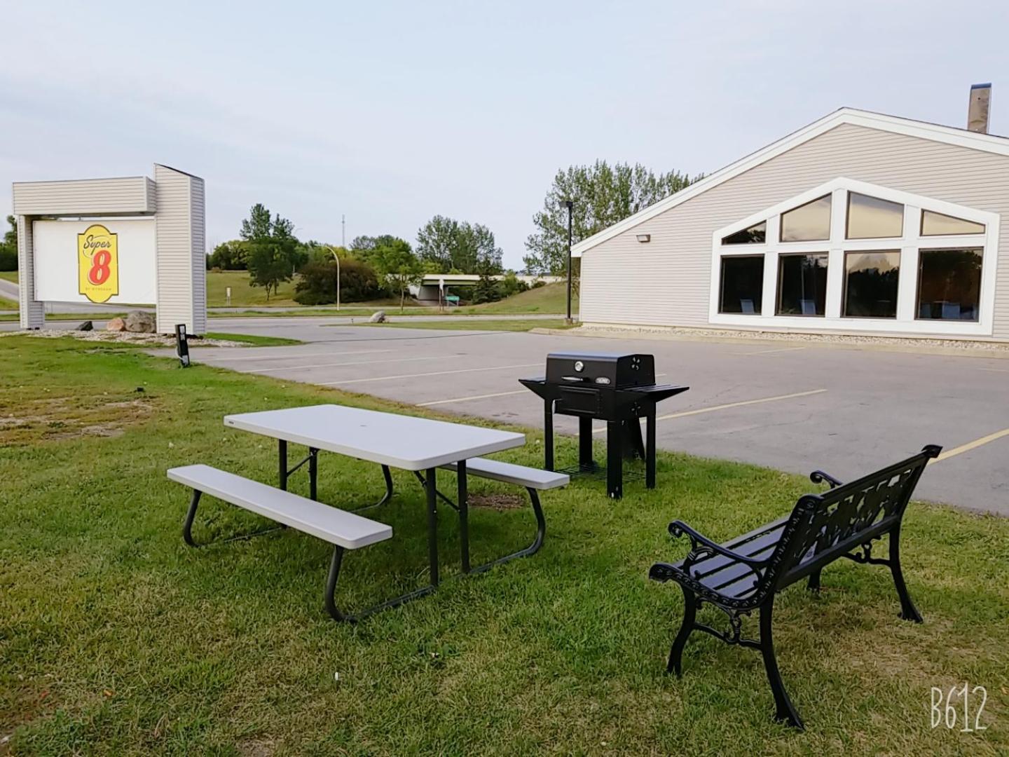 Alexandria Vacations - Super 8 by Wyndham Glenwood - Property Image 4