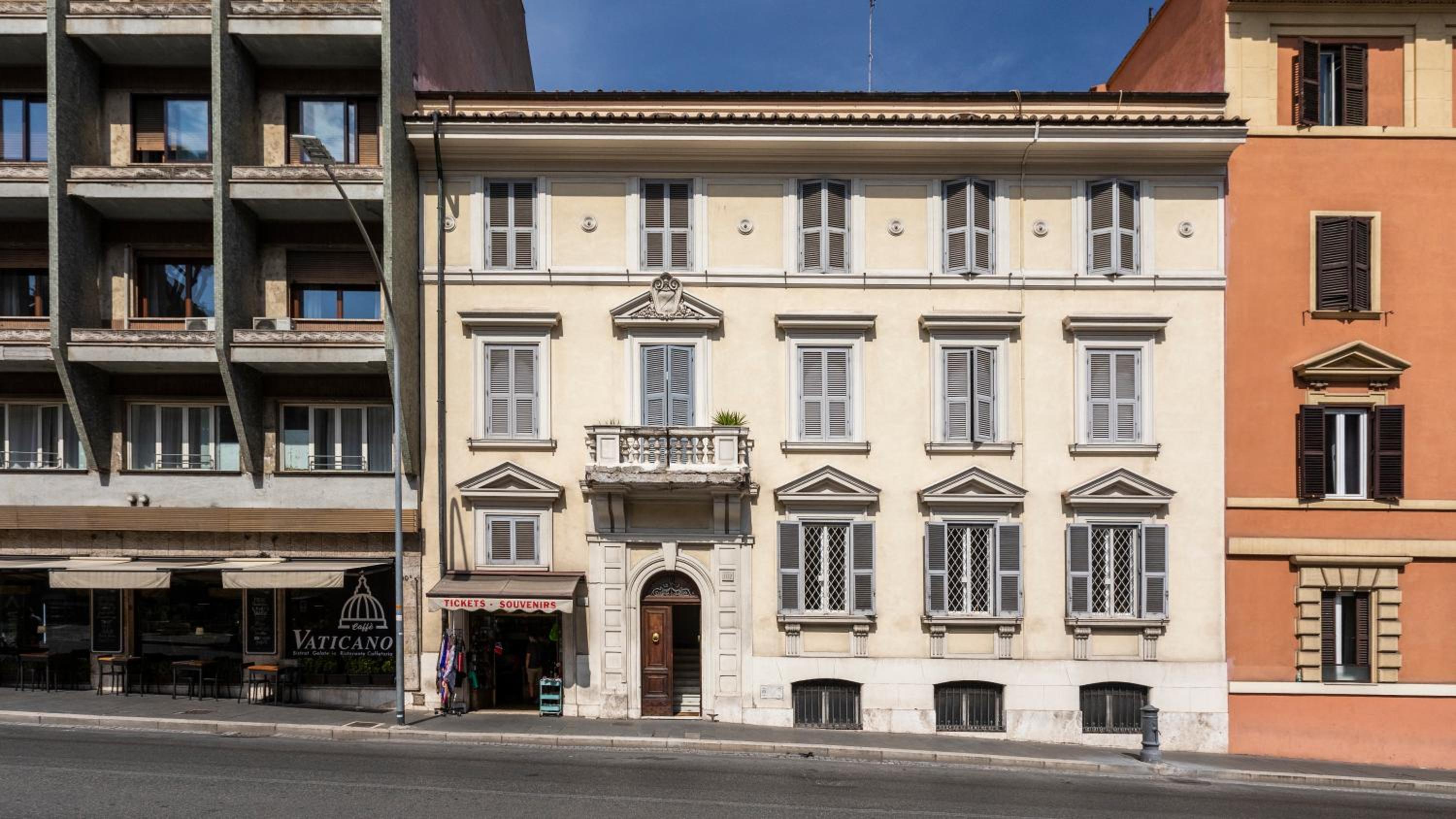 Residenza Vaticano by Hili photo 1