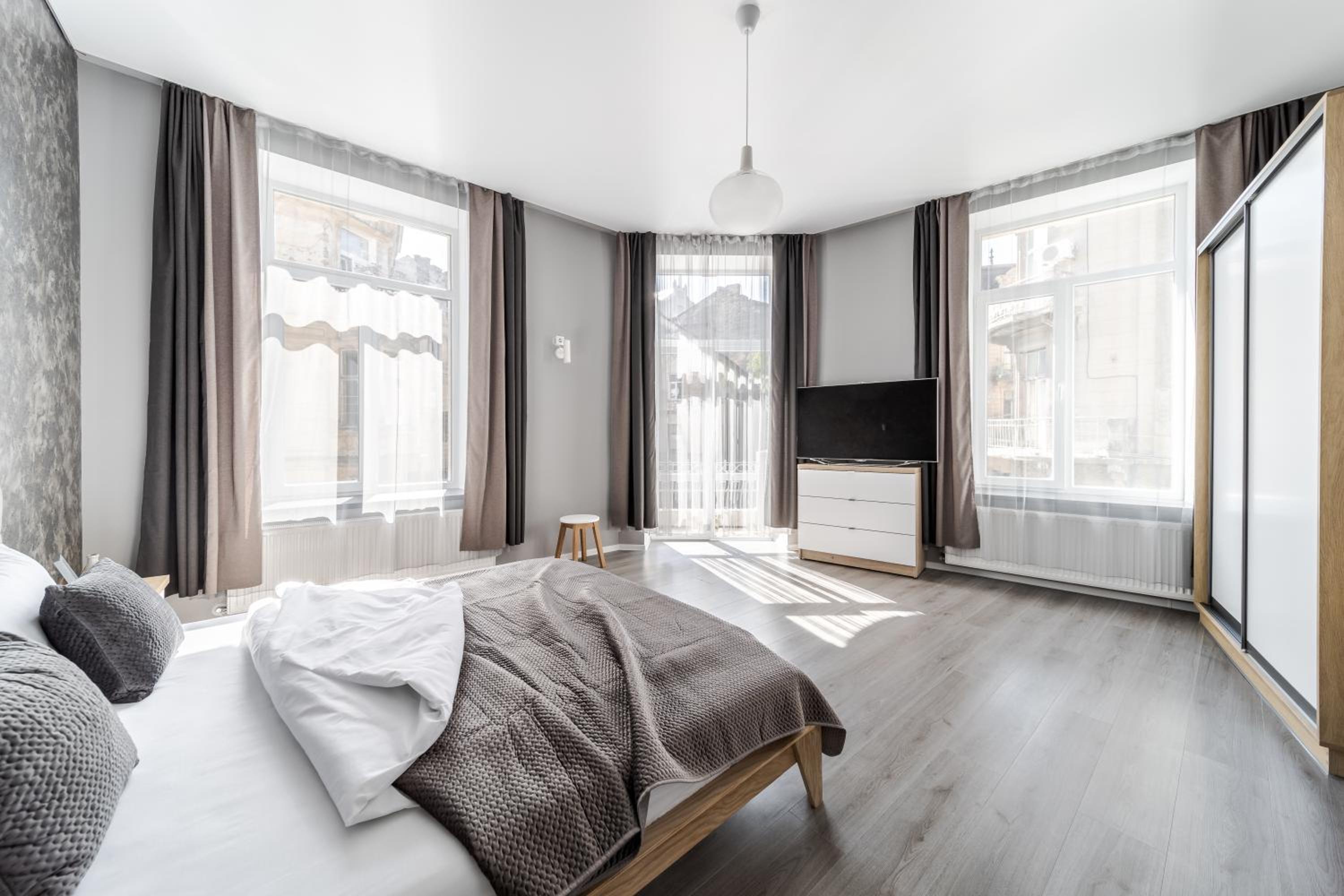 InshiApartments on Popovycha str view 2
