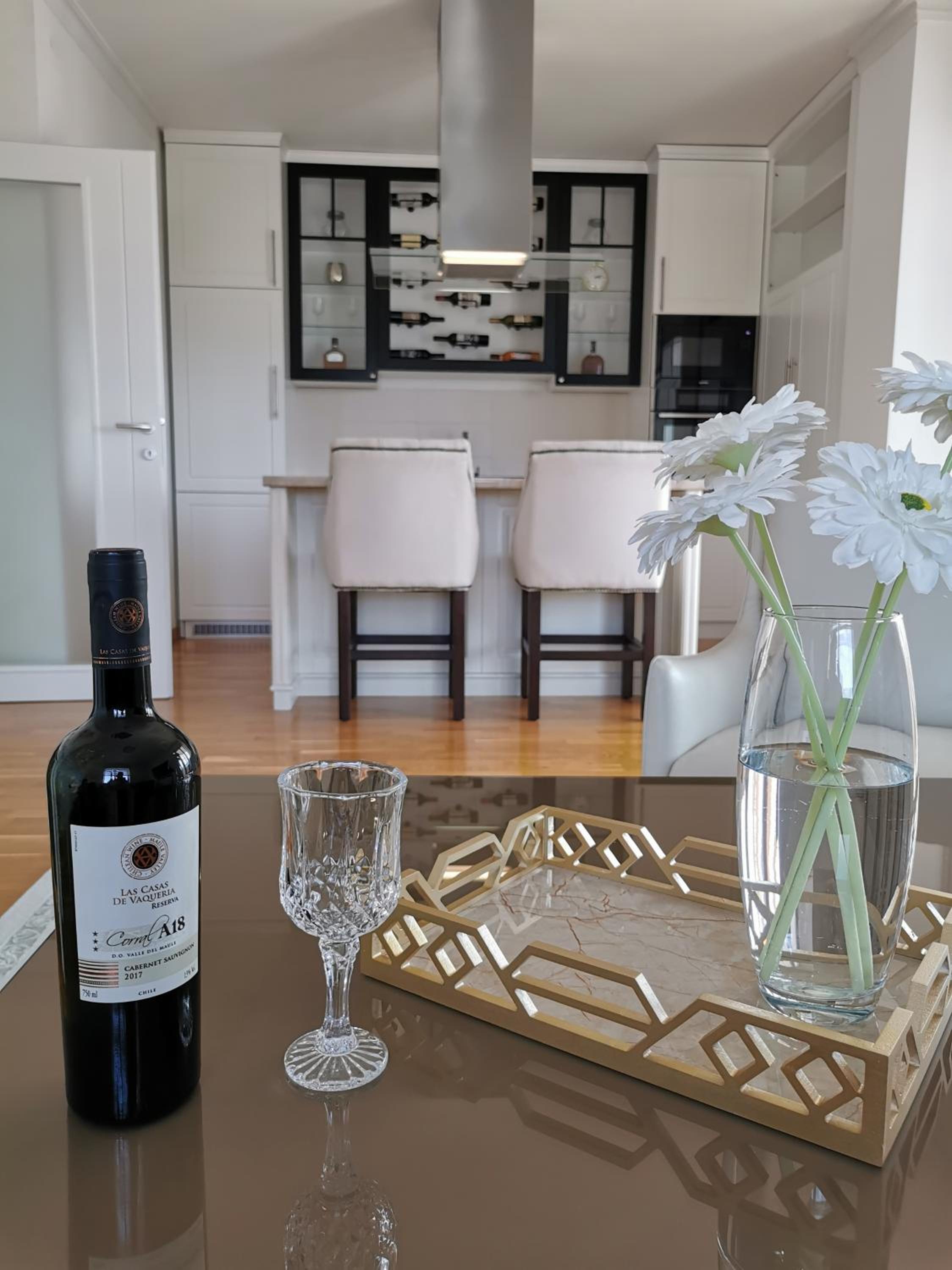 Luxury Apartment with a stunning view, FREE parking view 5