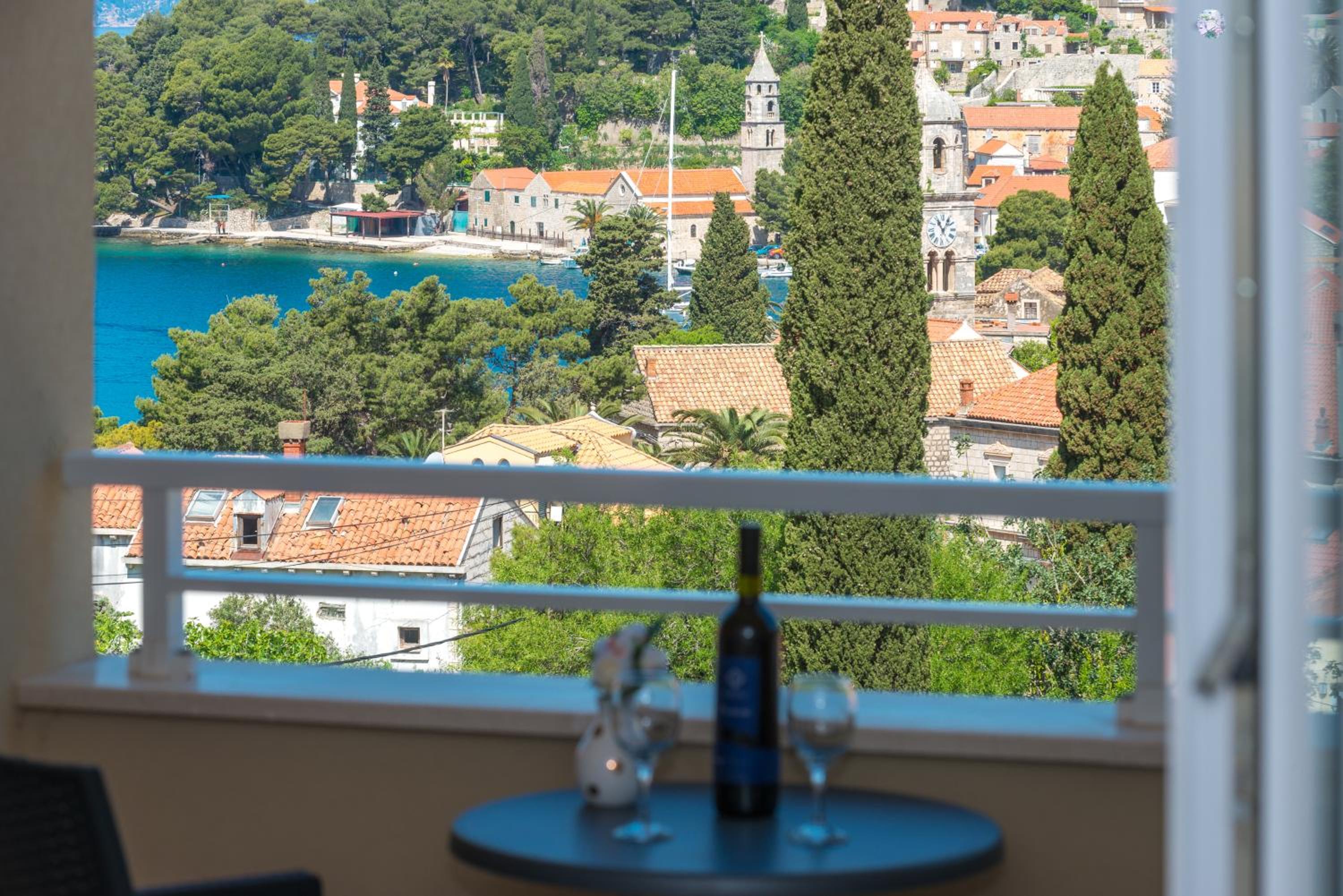 Apartments Rilovic, City and Sea view apartments