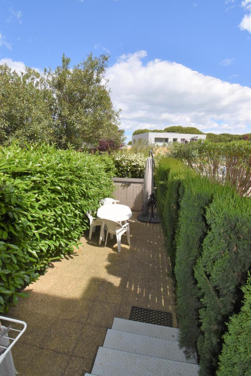 les jardins du port studio avec jardin et piscine view 2