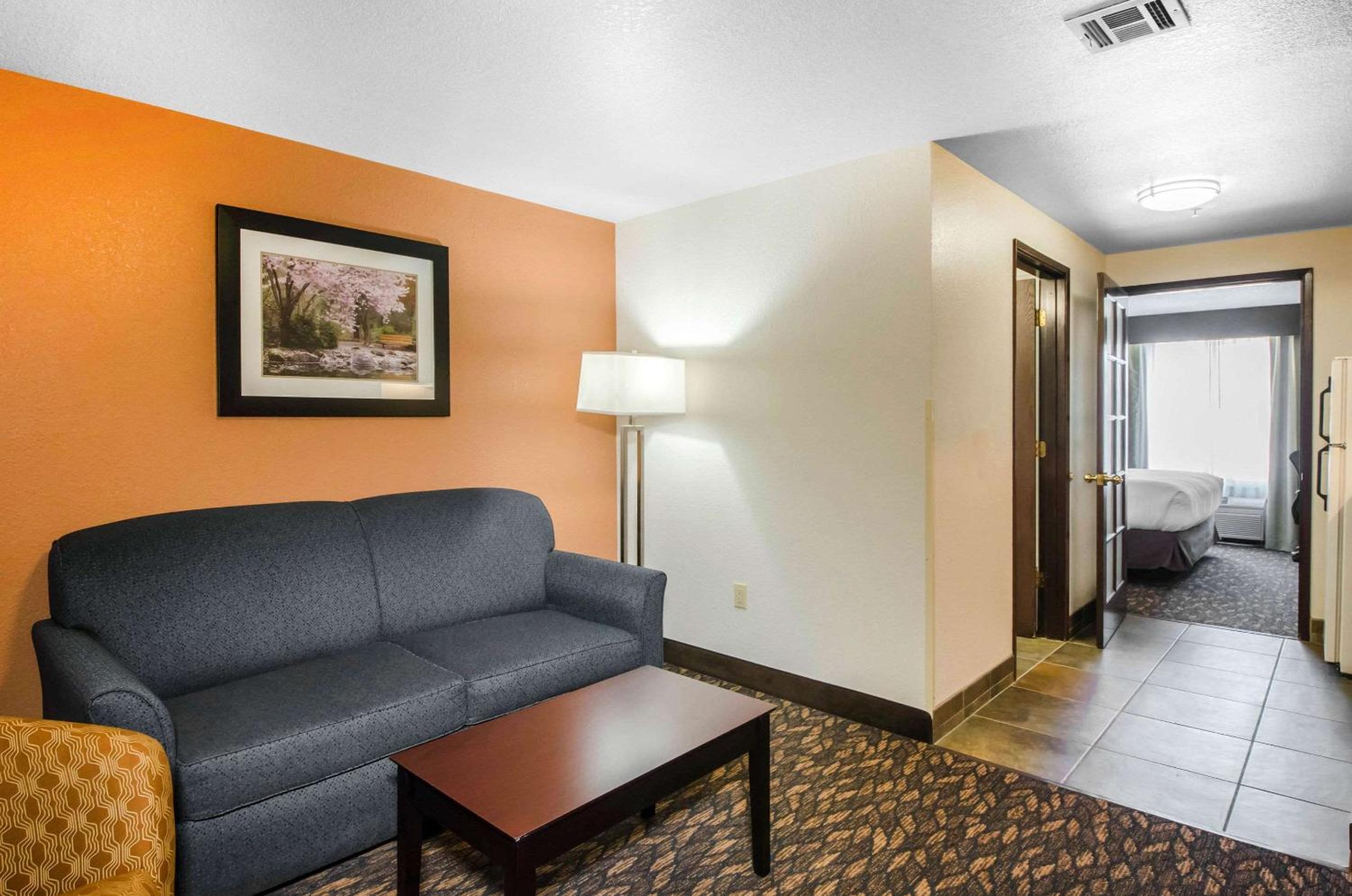 Ashland Vacations - Comfort Inn Suites Ashland - Property Image 8