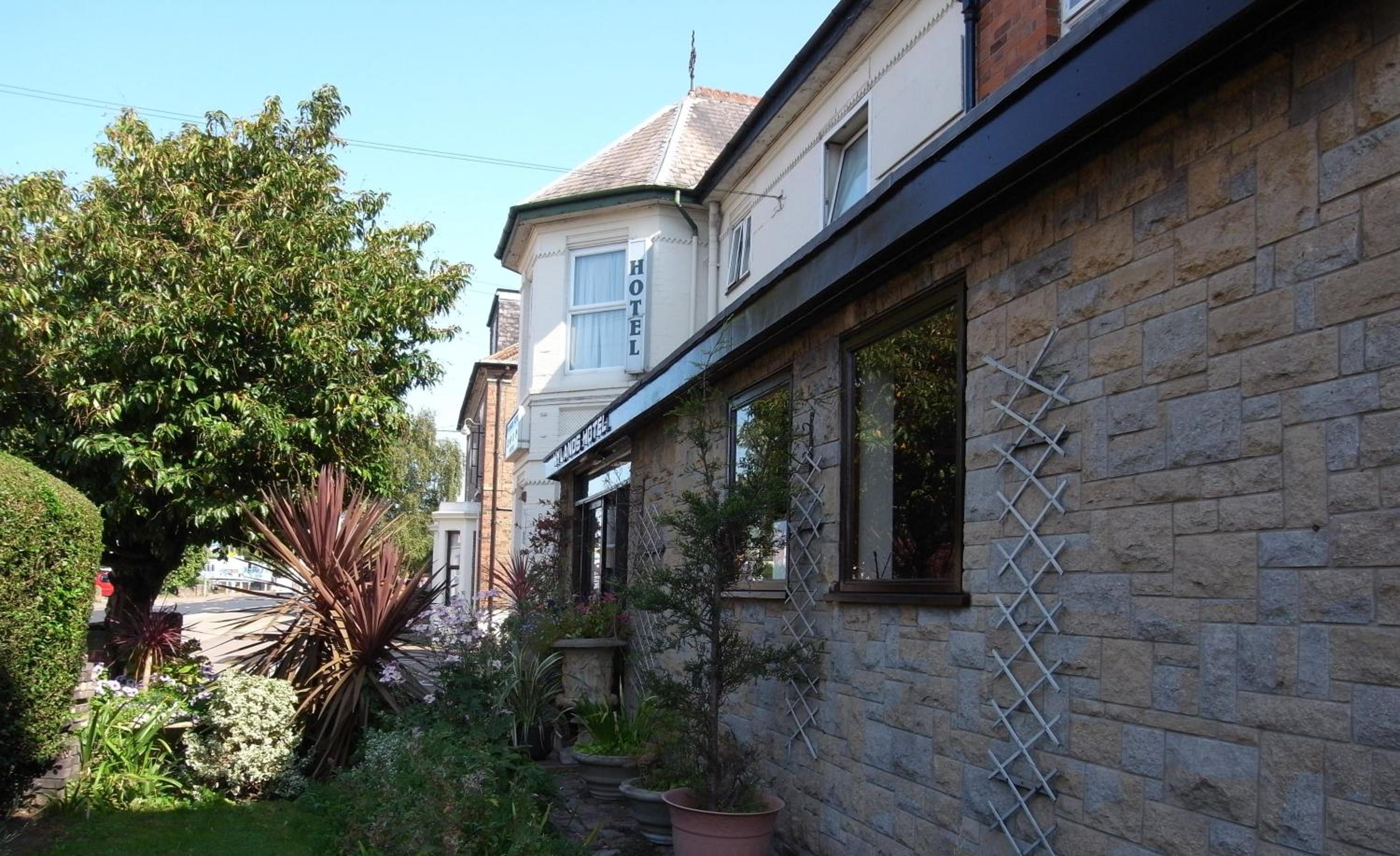 Hotel Hylands - Image 1