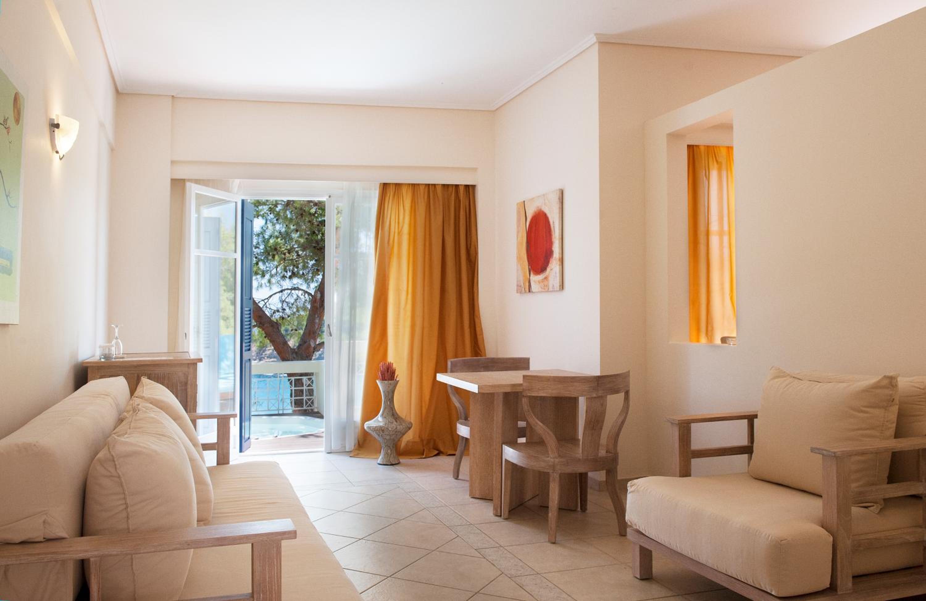 Alonissos Beach Bungalows And Suites Hotel