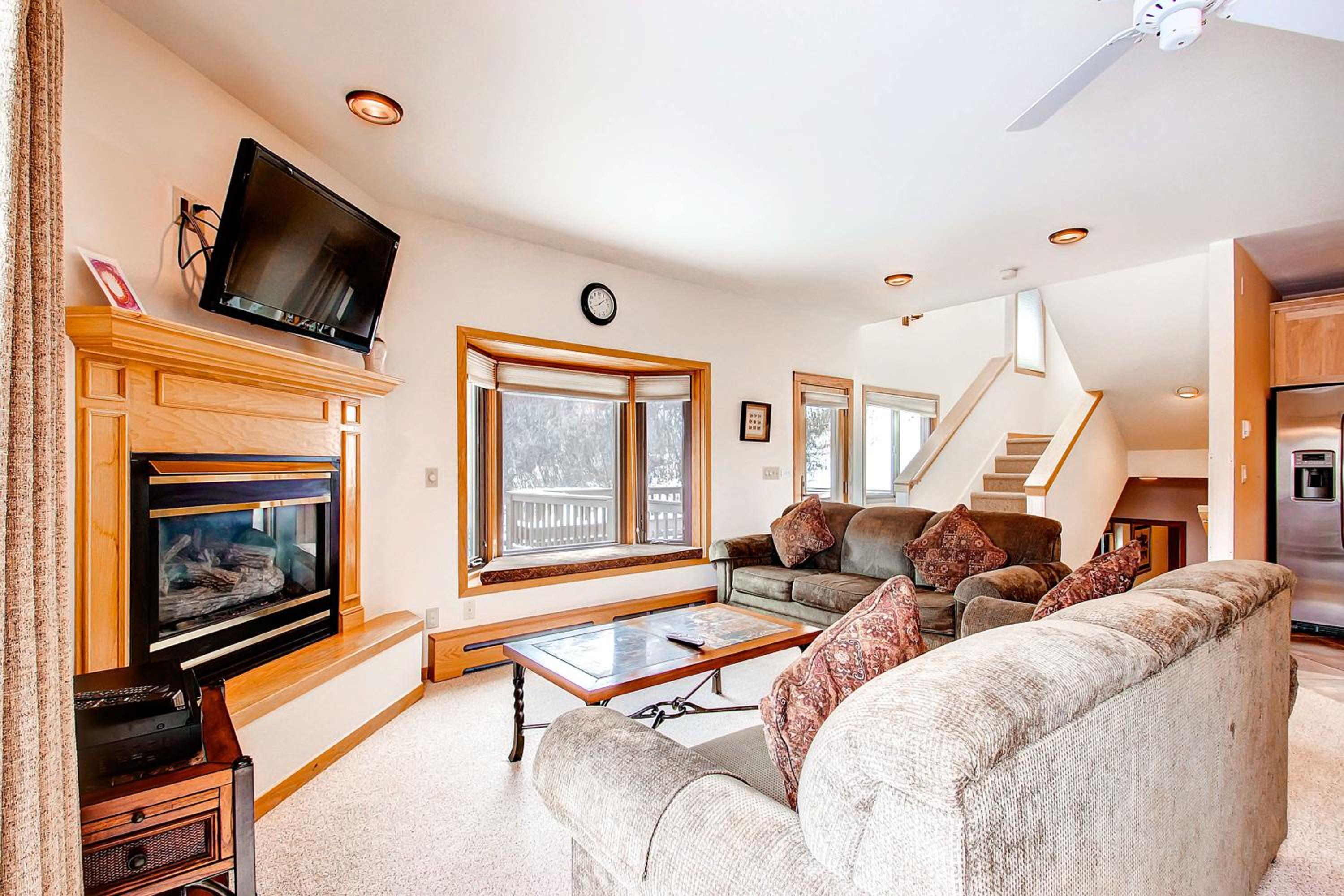 Mountaineer #M-1 - Ski-In/Ski-Out - Private Outdoor Hot Tub view 5