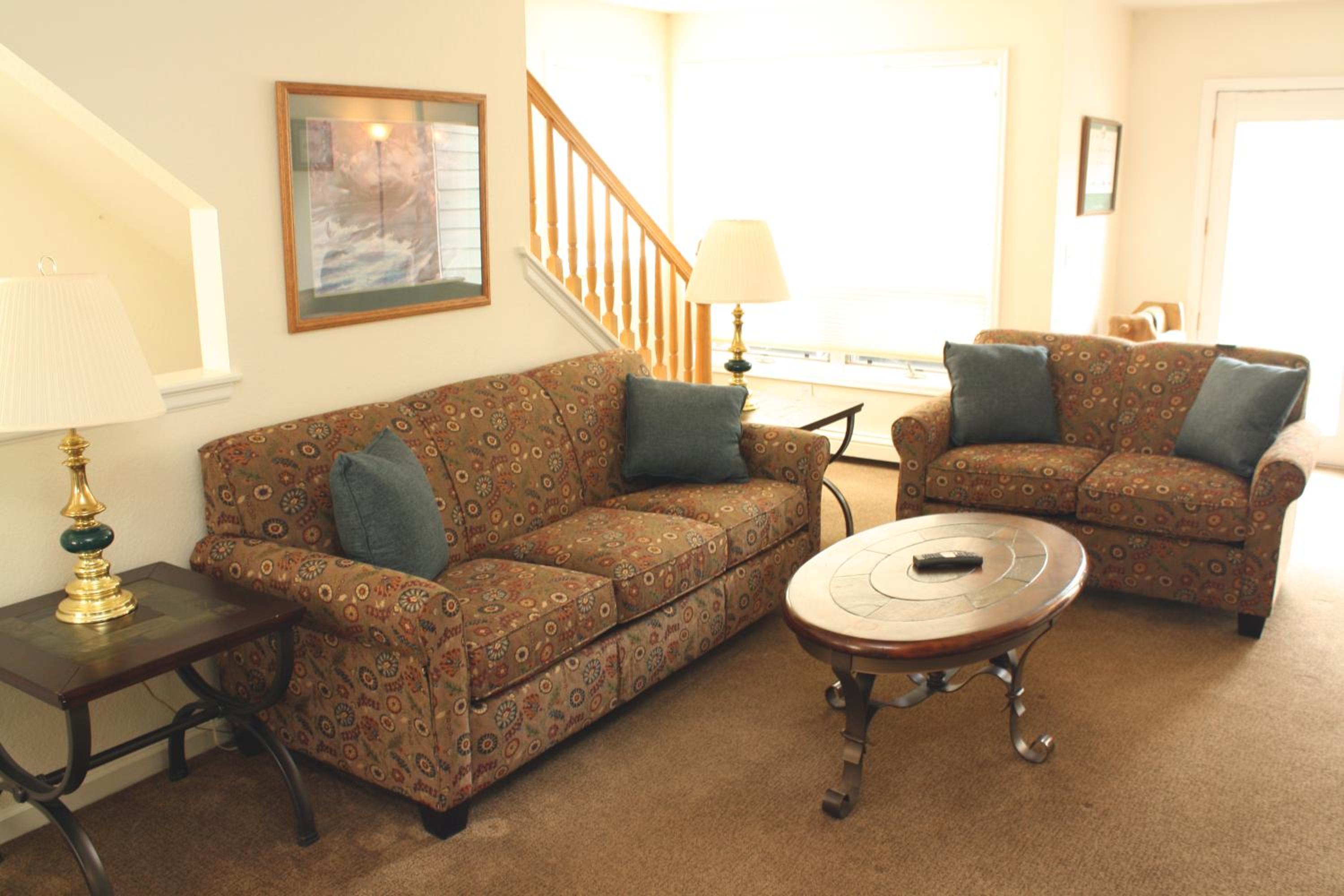 Pinecreek #I - 3 BR - Private Hot Tub - Close to Town - Shuttle to Slopes