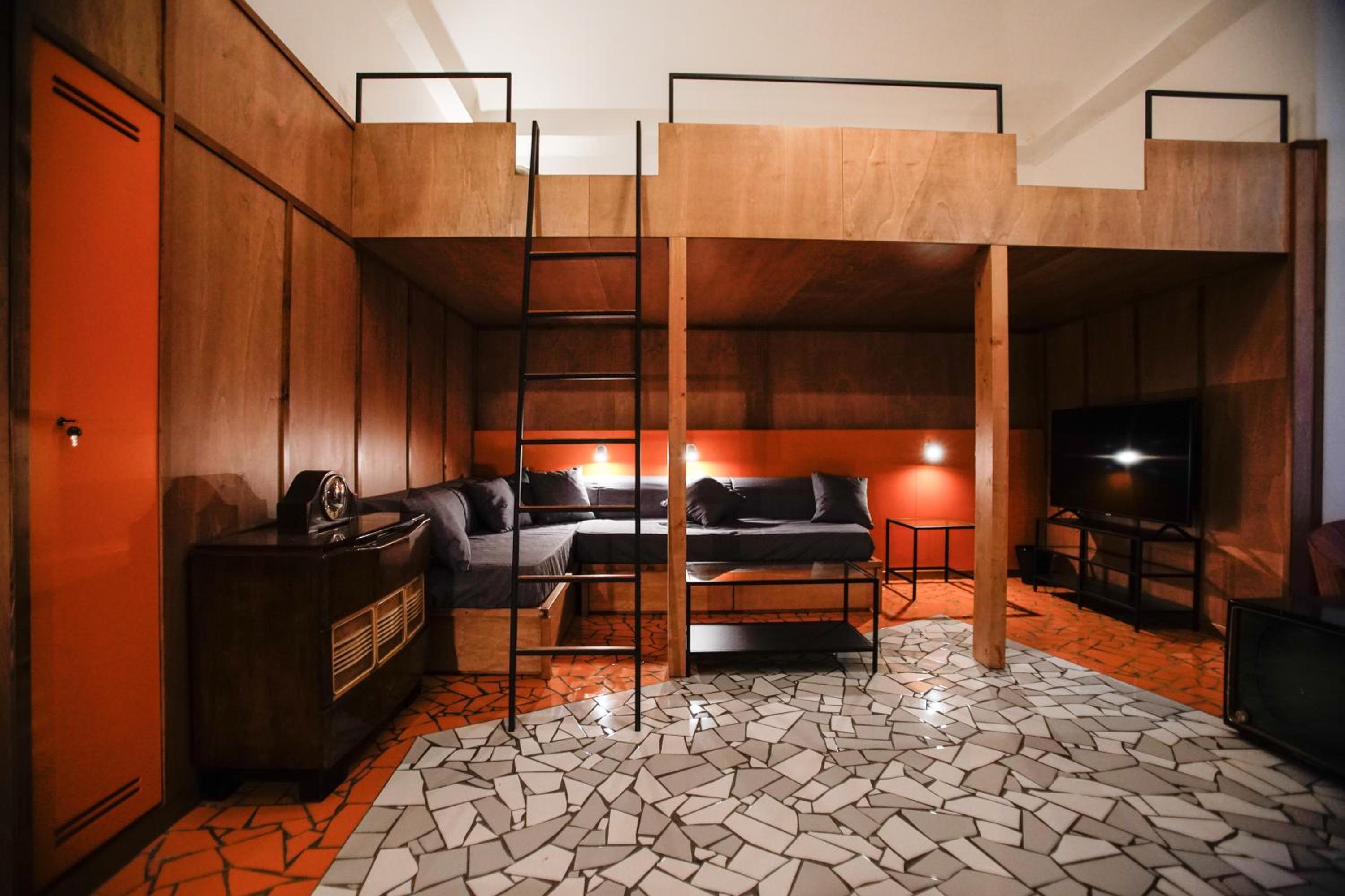 hotel room