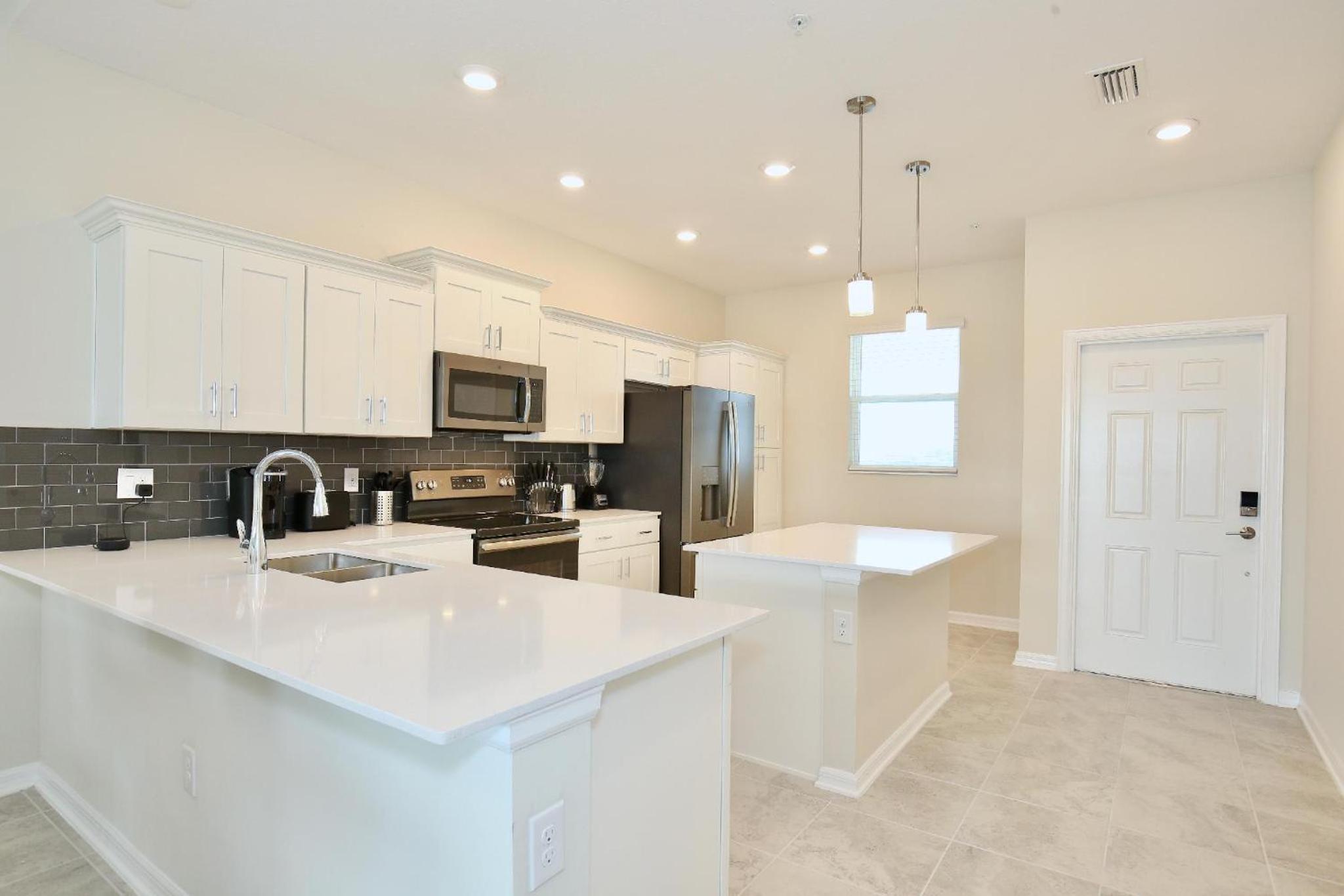 Spectacular 2 bedroom apartment in spectacular Storey Lake community Next to Disney!