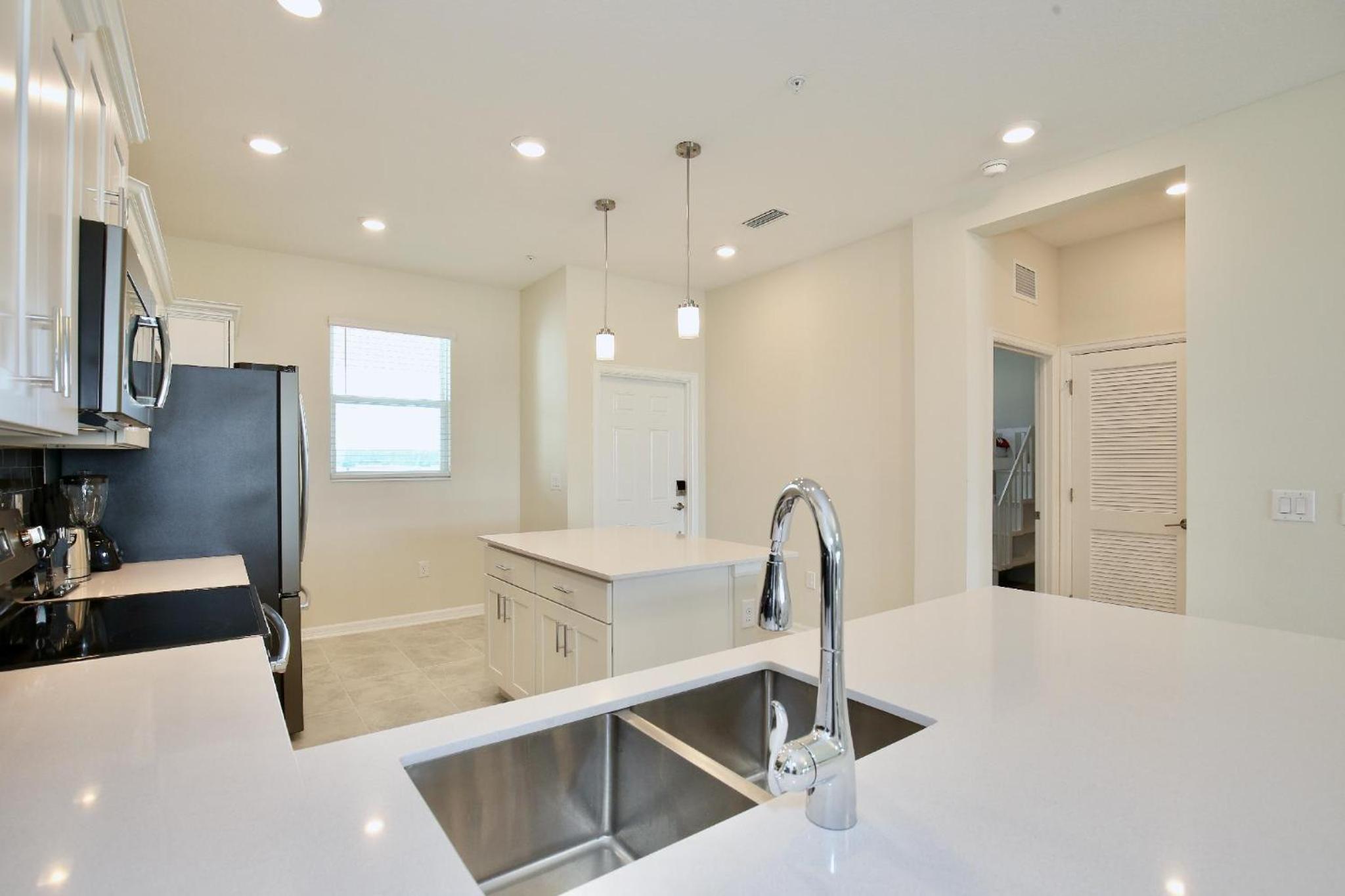 Spectacular 2 bedroom apartment in spectacular Storey Lake community Next to Disney!
