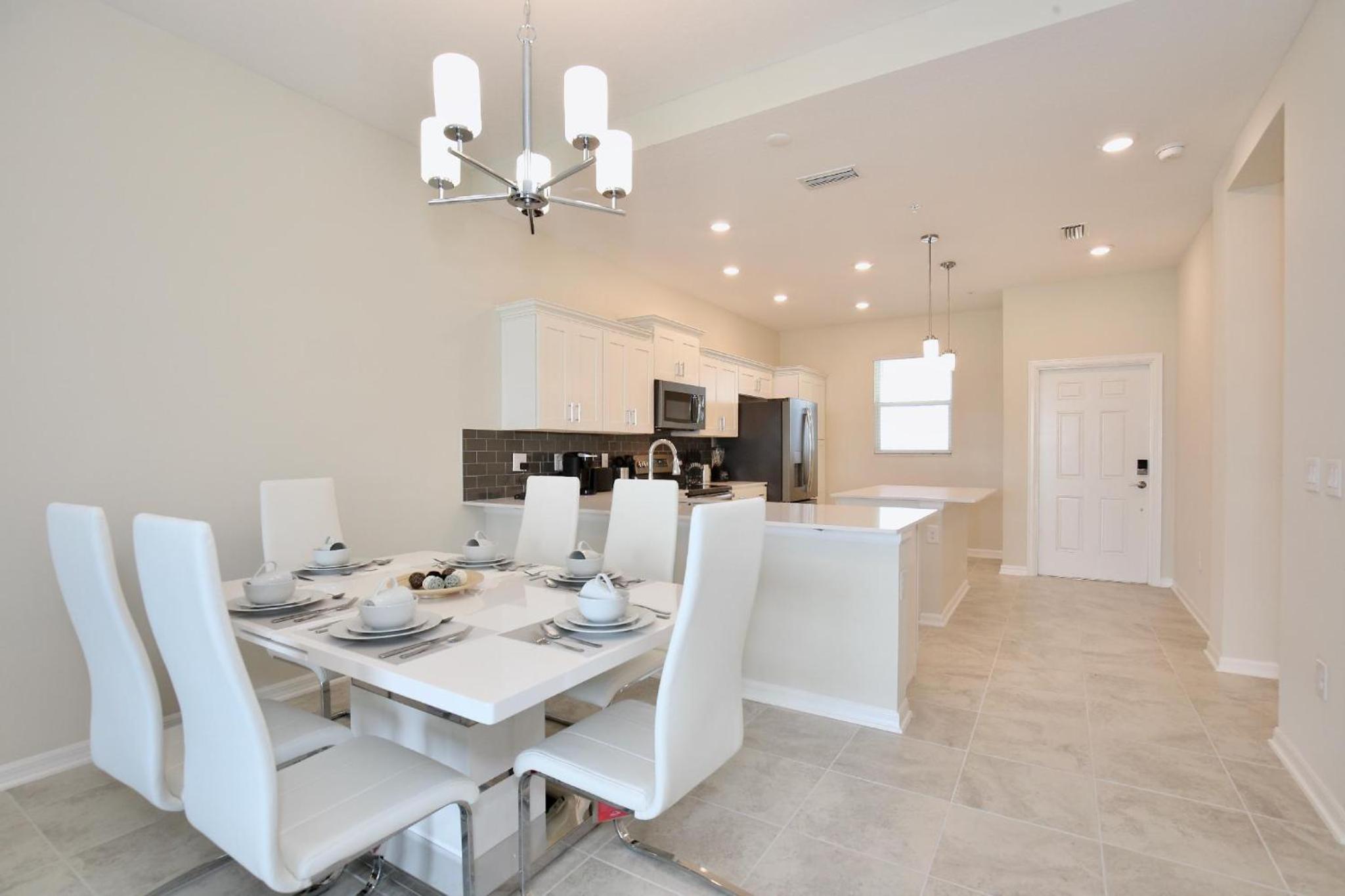 Spectacular 2 bedroom apartment in spectacular Storey Lake community Next to Disney!