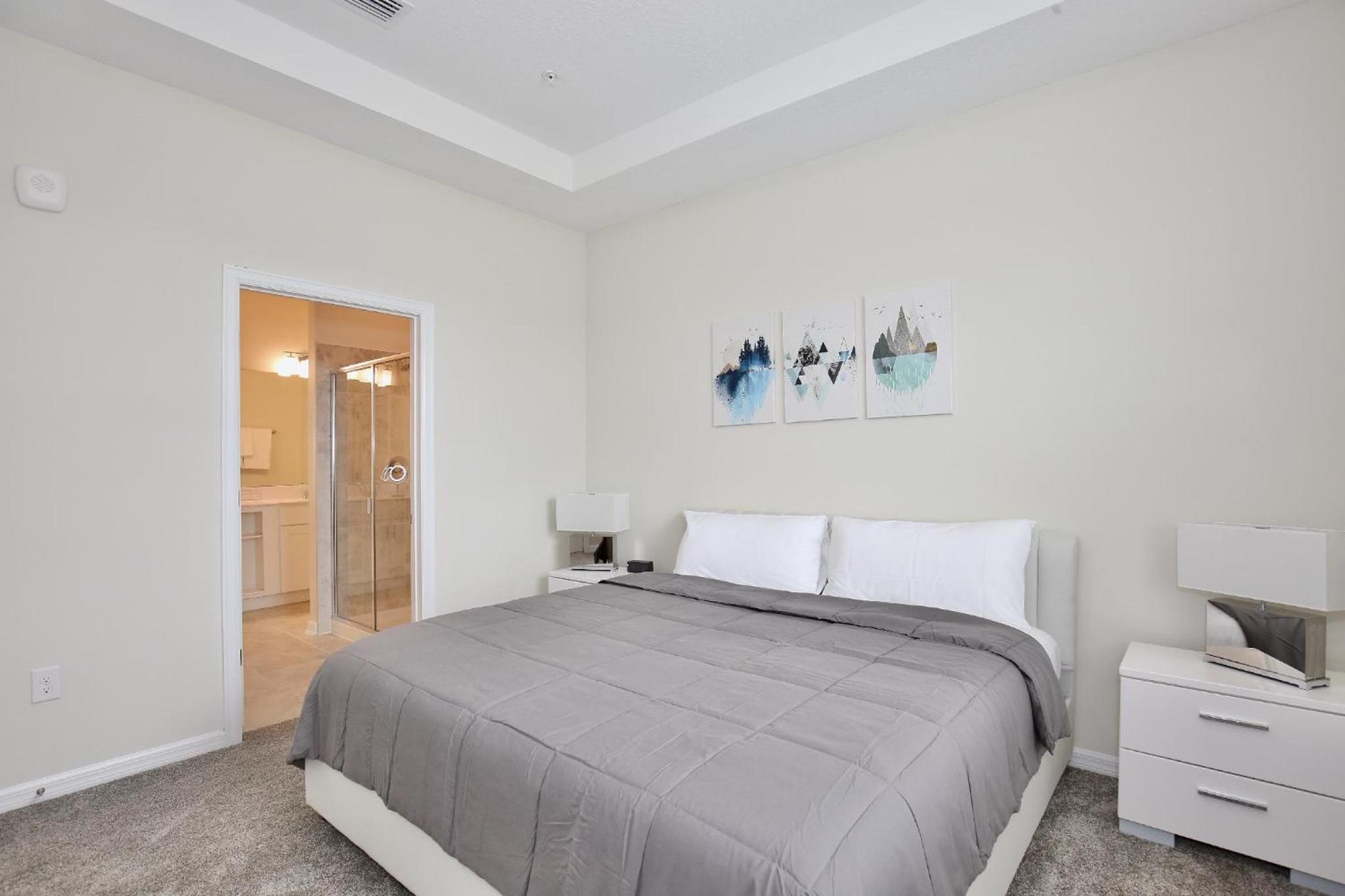 Spectacular 2 bedroom apartment in spectacular Storey Lake community Next to Disney!