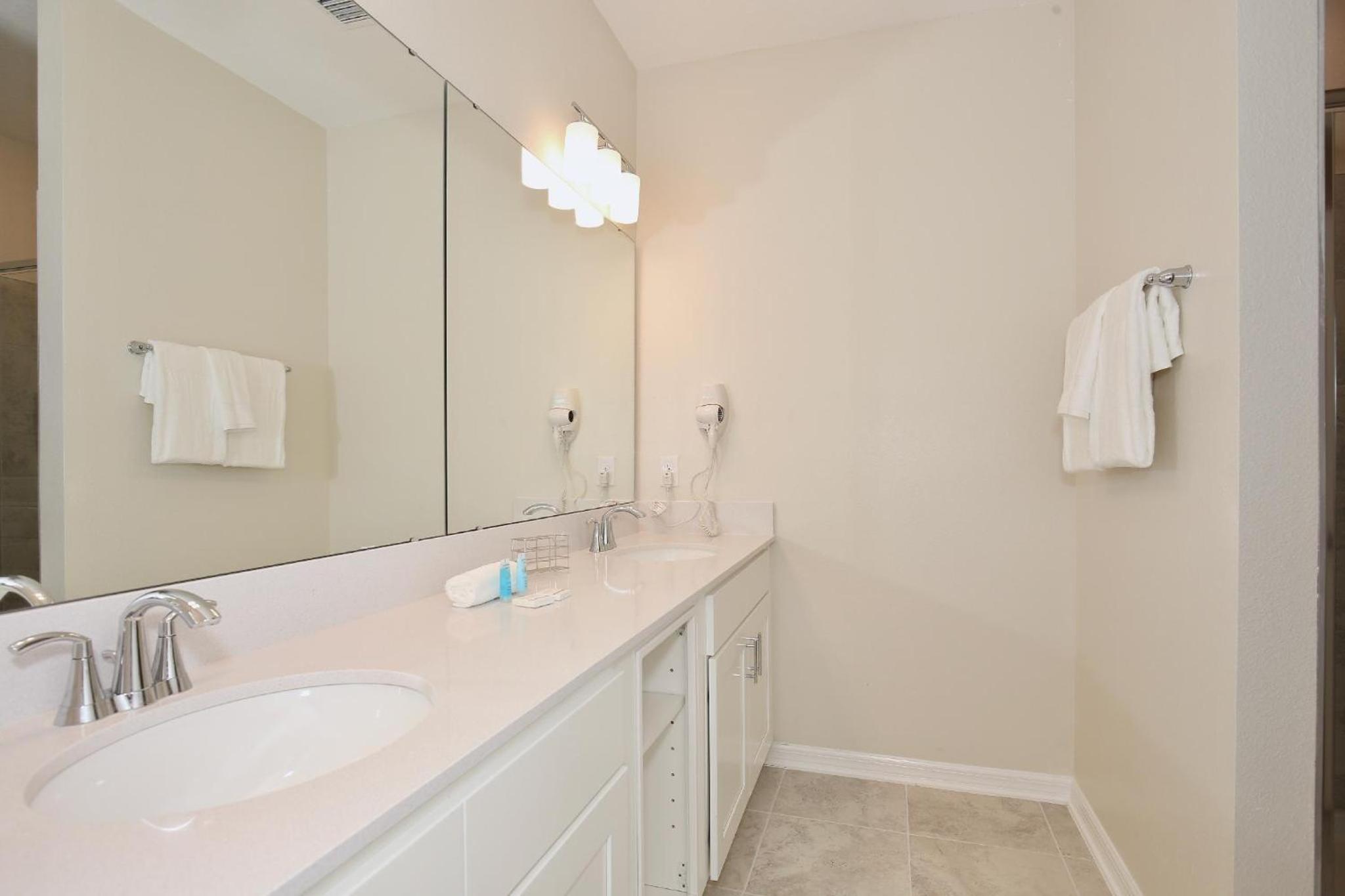 Spectacular 2 bedroom apartment in spectacular Storey Lake community Next to Disney!