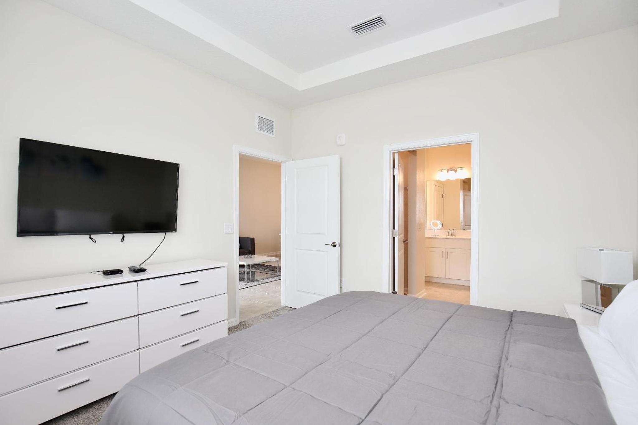 Spectacular 2 bedroom apartment in spectacular Storey Lake community Next to Disney!