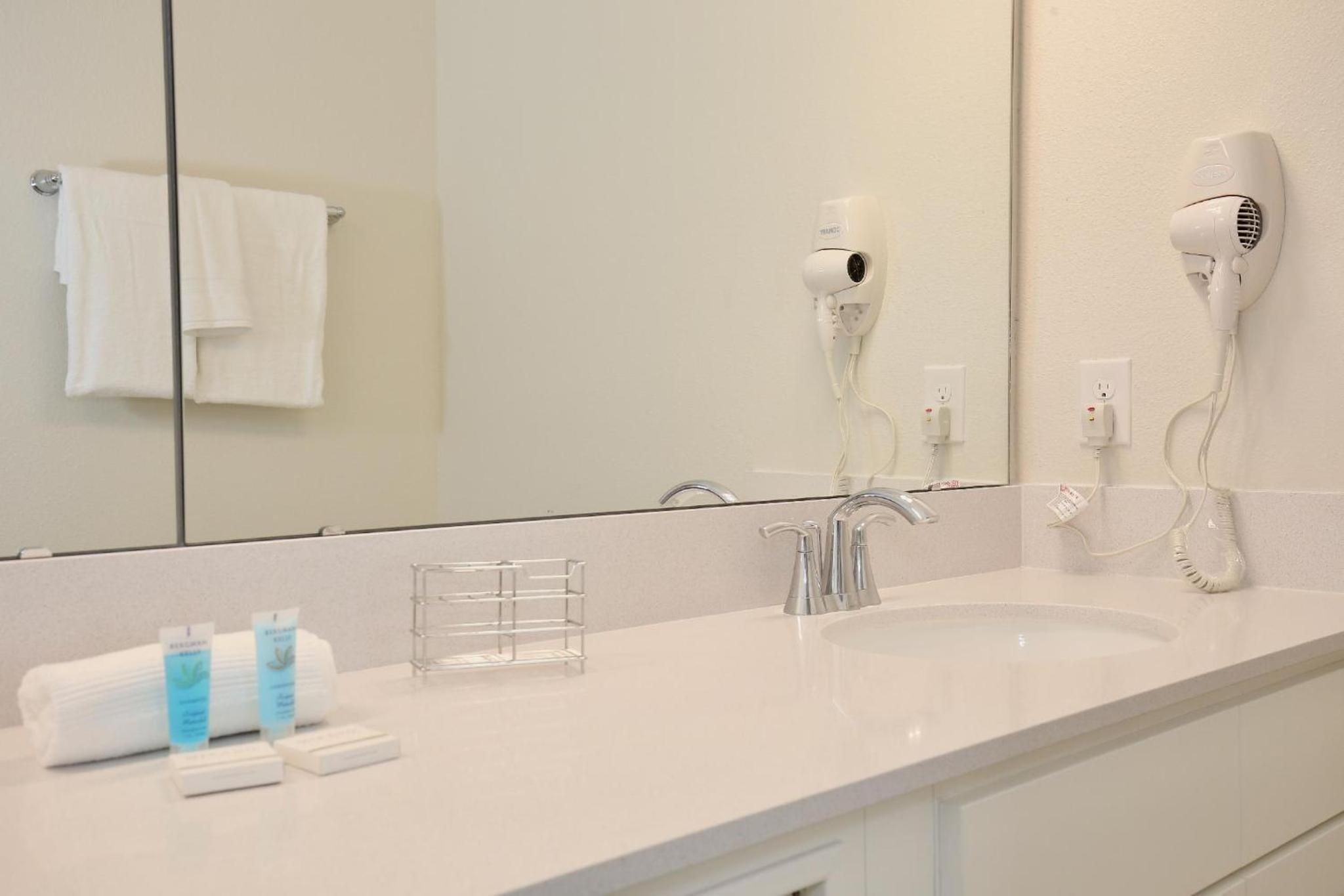 Spectacular 2 bedroom apartment in spectacular Storey Lake community Next to Disney!