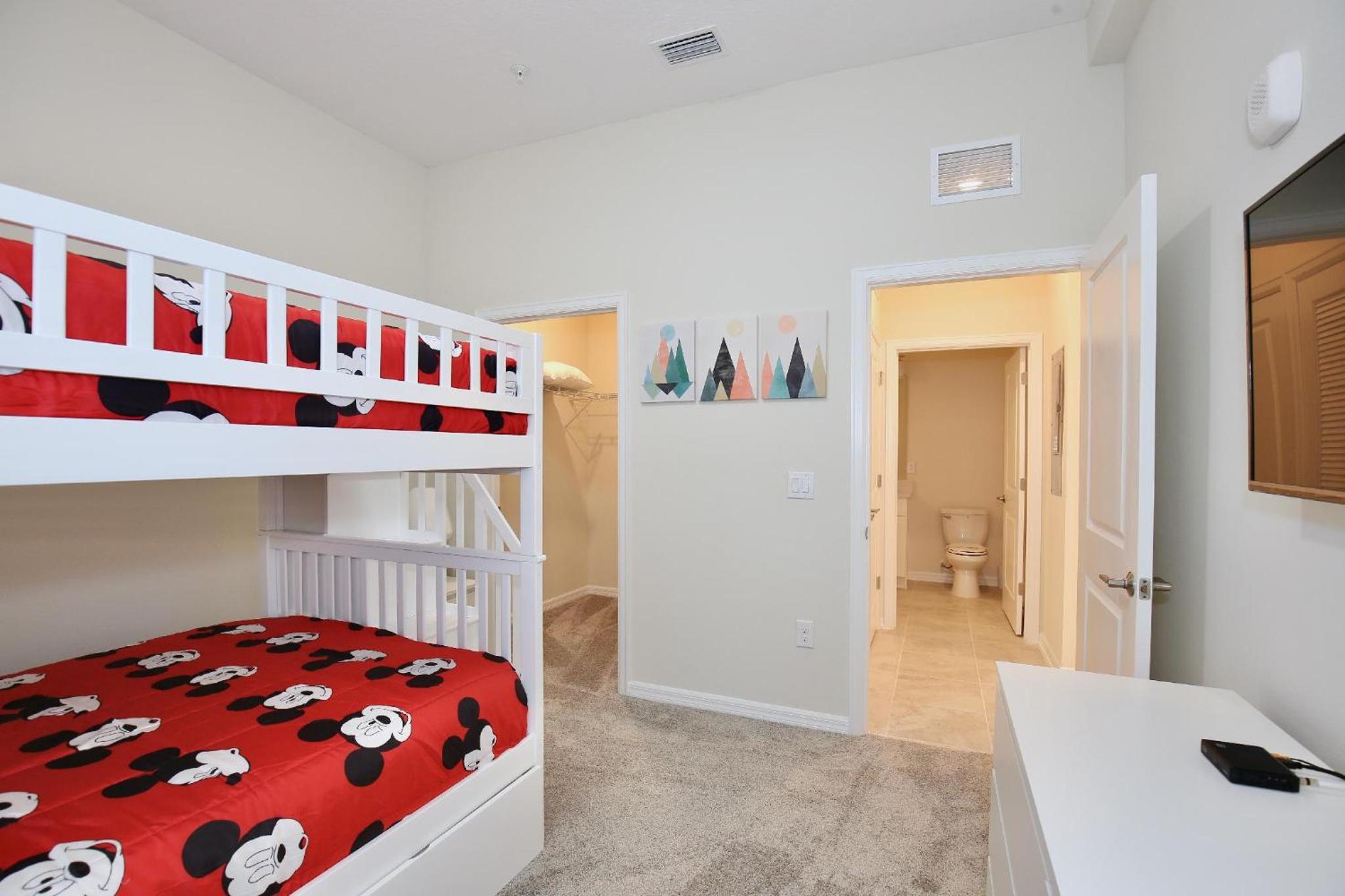 Spectacular 2 bedroom apartment in spectacular Storey Lake community Next to Disney!