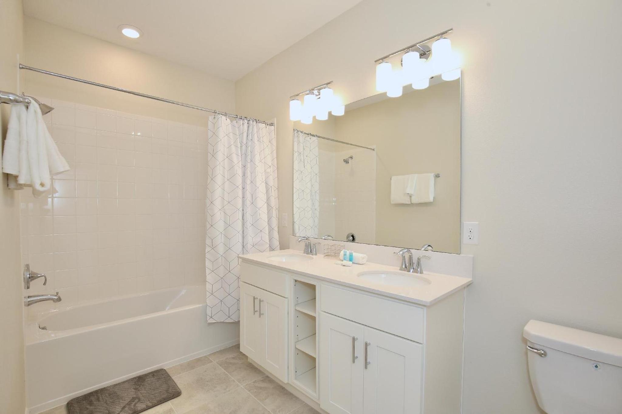 Spectacular 2 bedroom apartment in spectacular Storey Lake community Next to Disney!