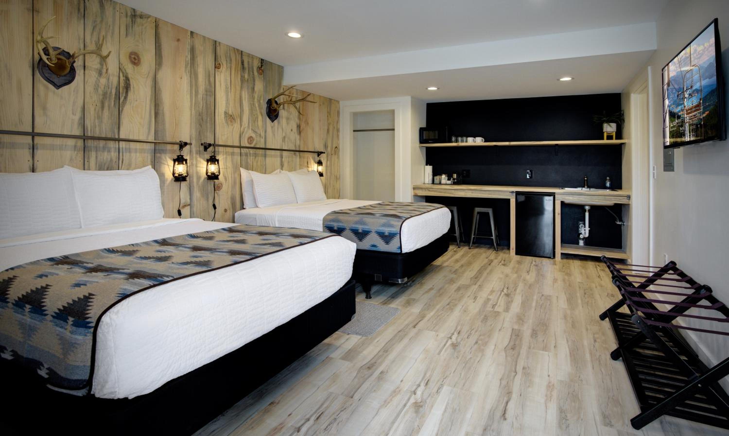 Outdoors Inn - Property Image 1