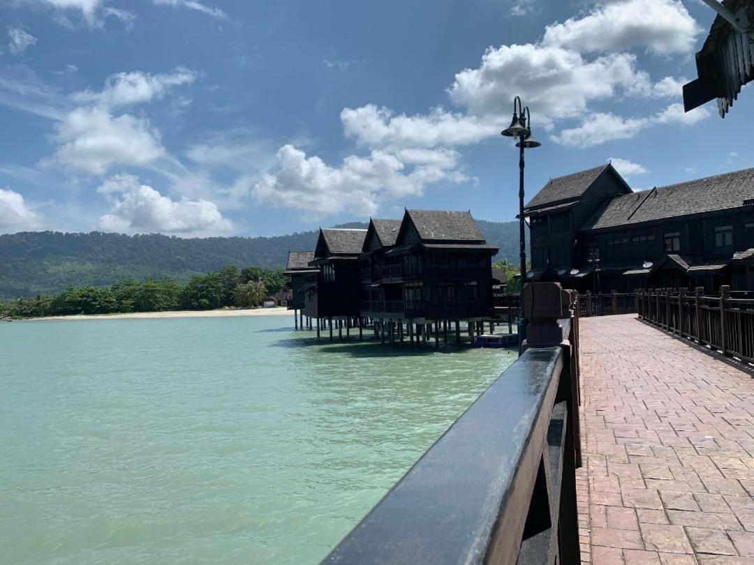 THE LAGOON WATER CHALET photo 8