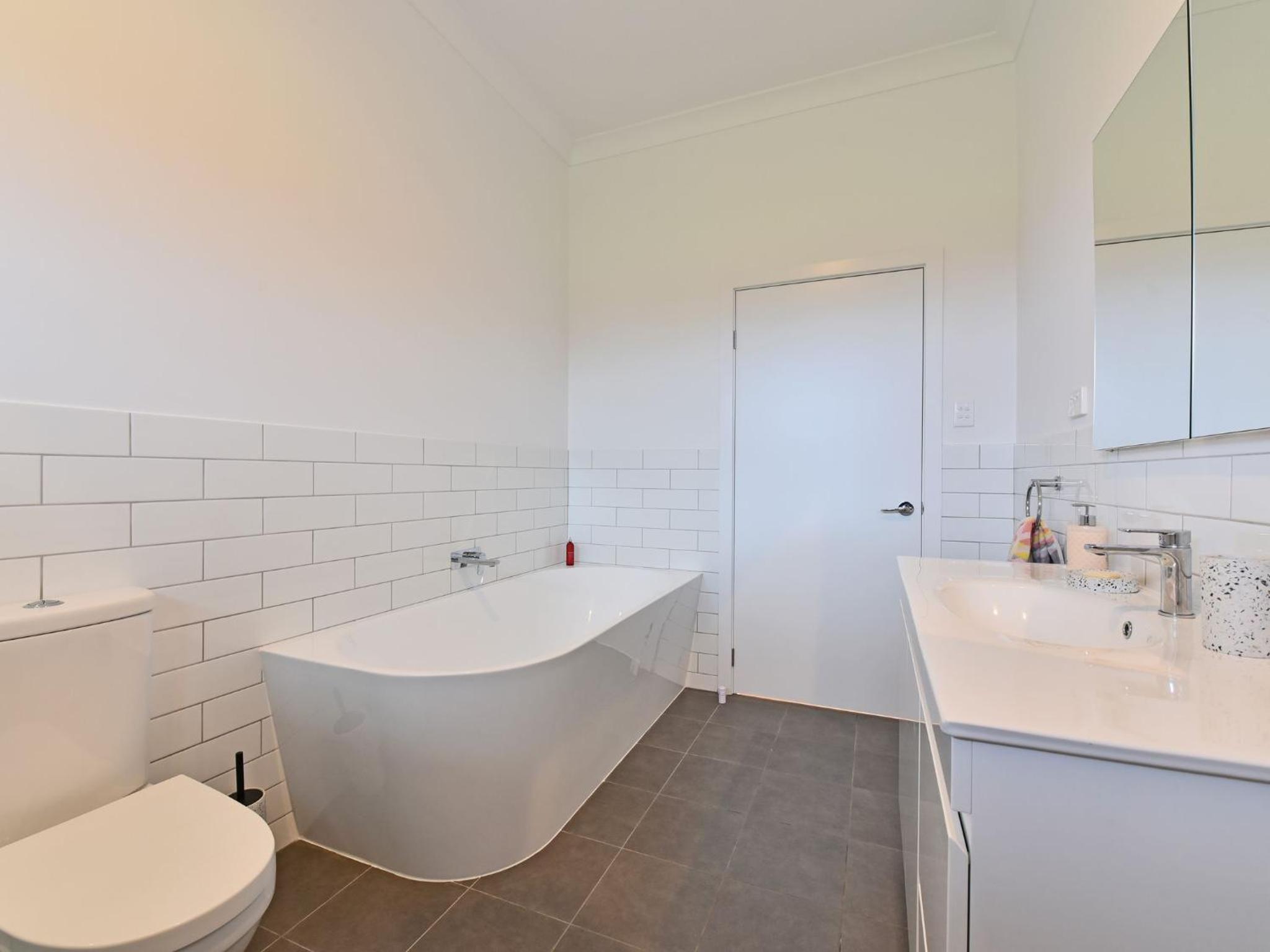 Kinloch Cottage Stunning Stay on Daisy Hill Vineyard