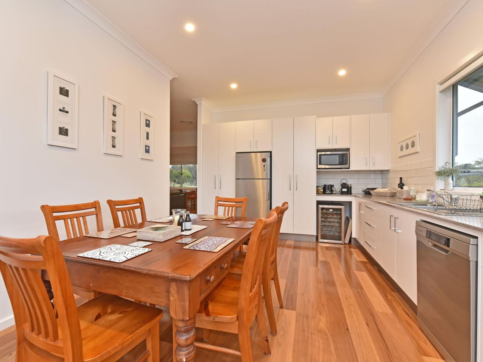 Kinloch Cottage Stunning Stay on Daisy Hill Vineyard