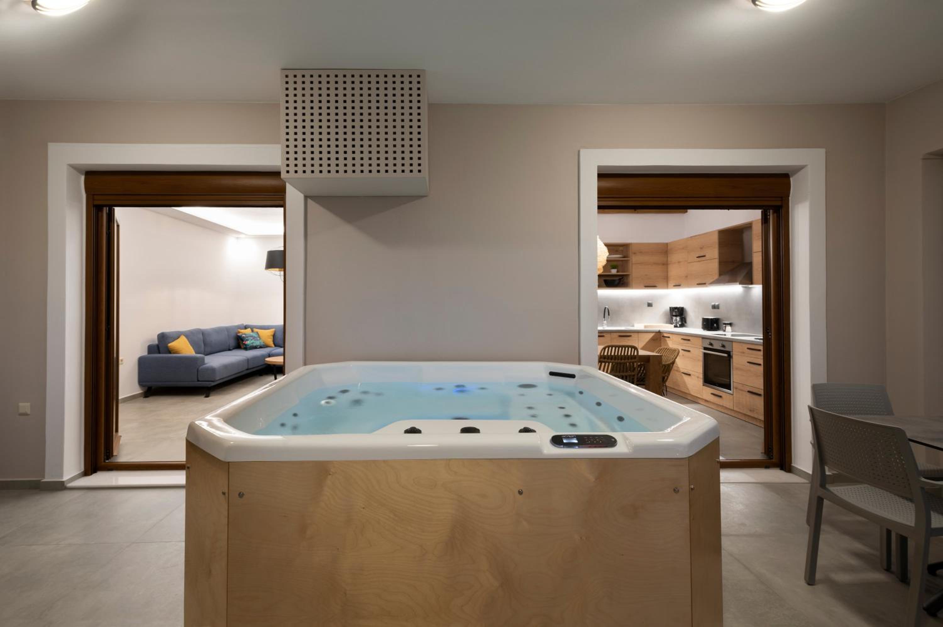 Zen Luxury Complex, Pool & Jacuzzi near Rethymno view 3