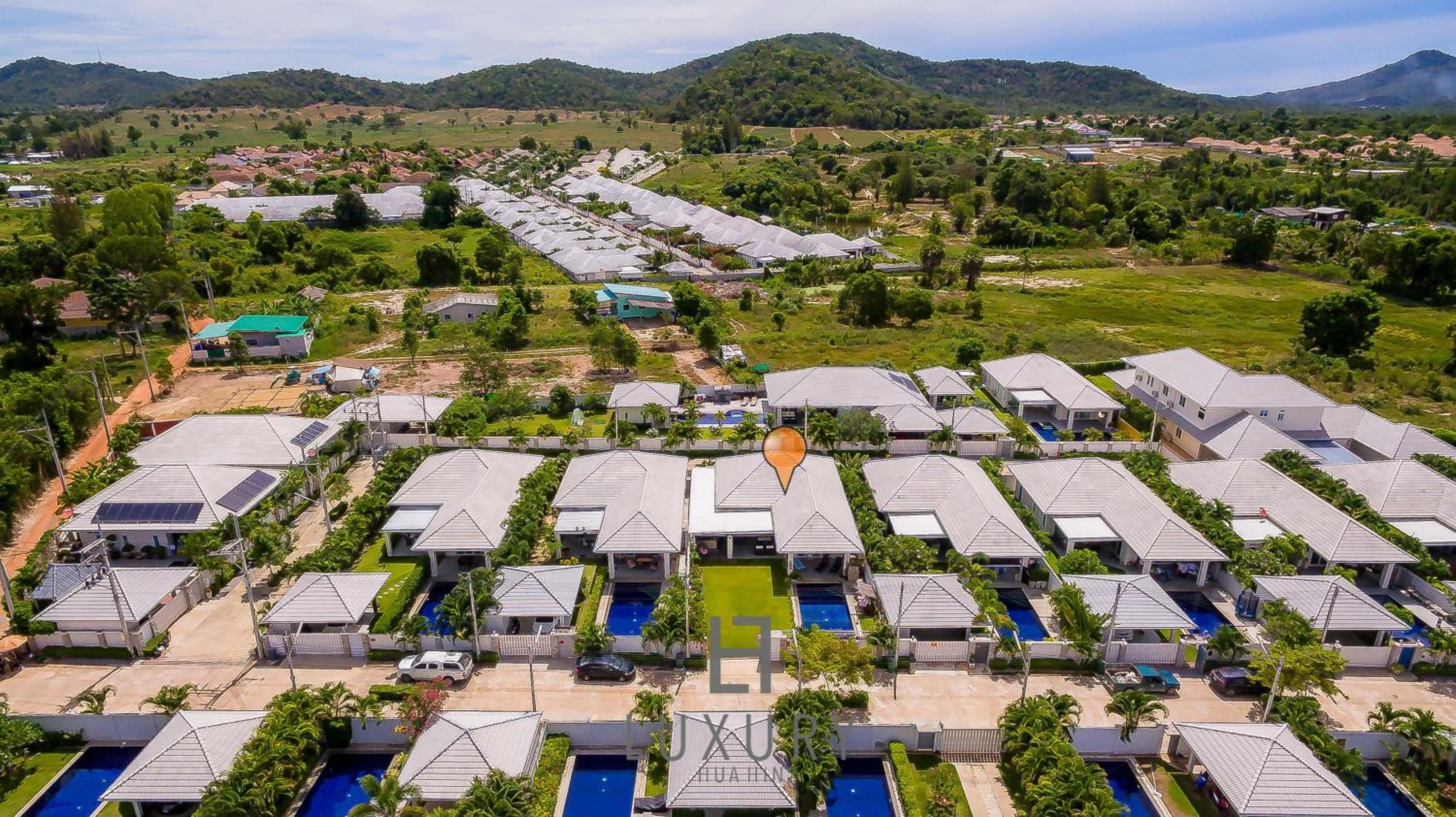 Cozy Modern 3 Bedroom Pool Villa L70 view 4