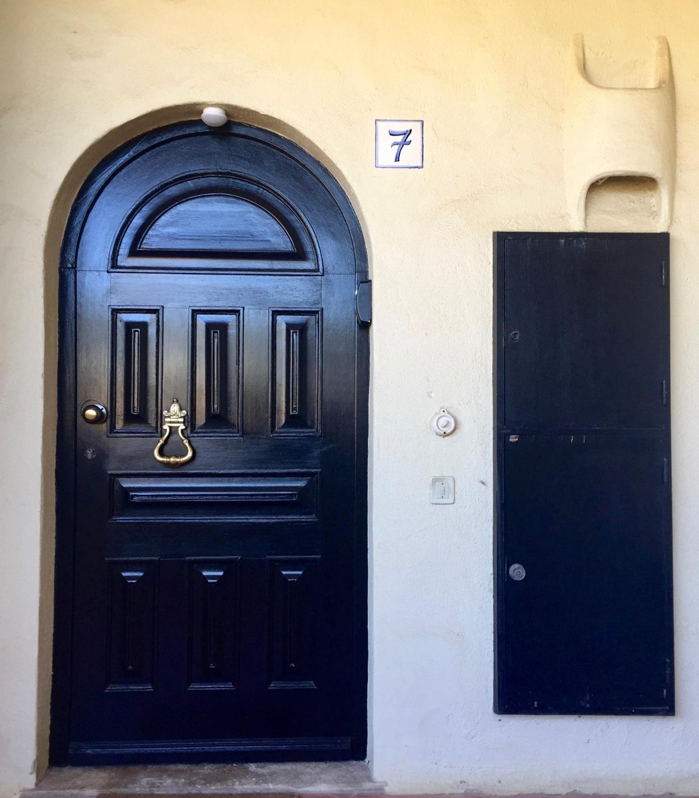 Peaceful & Spacious Apt with Parking & Queen Bed view 3