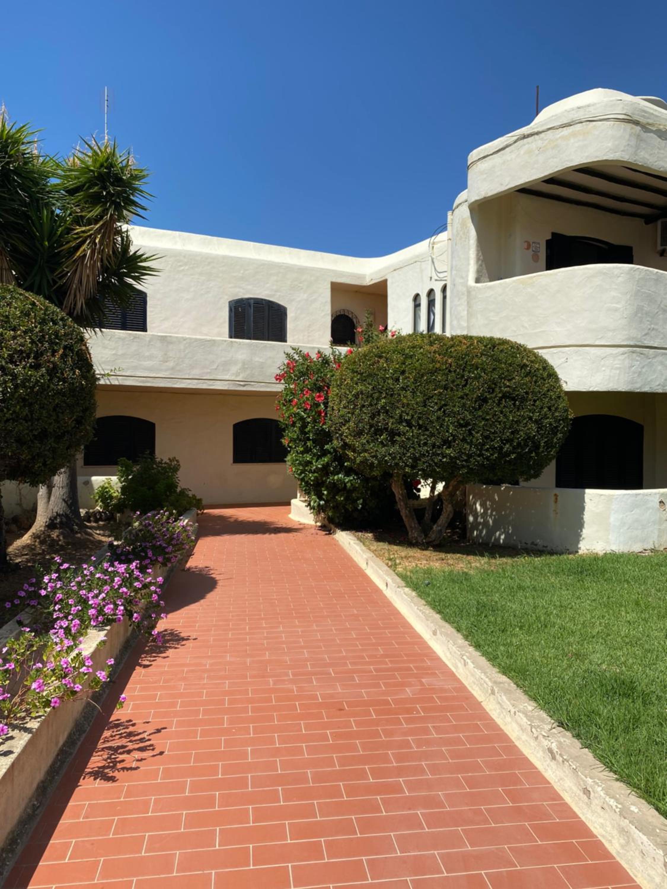 Peaceful & Spacious Apt with Parking & Queen Bed view 2