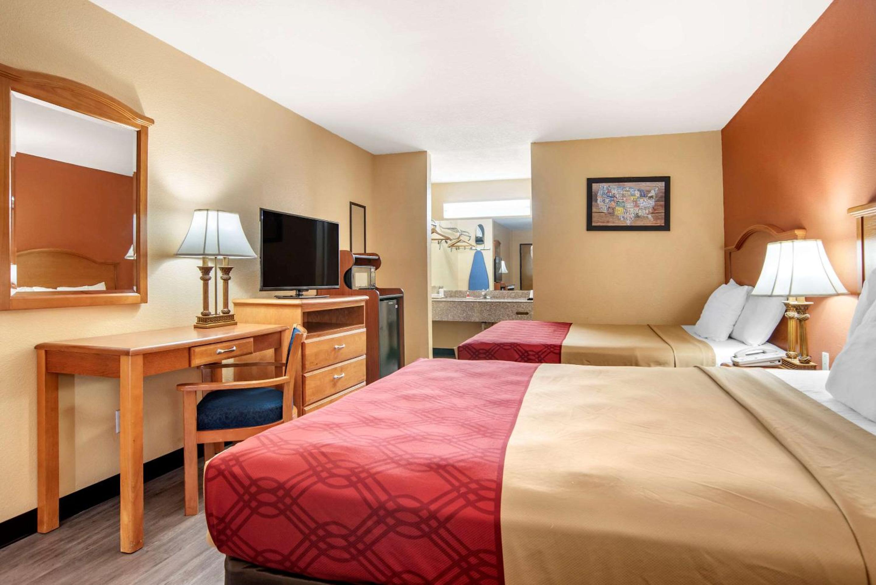 Econo Lodge Inn & Suites Evergreen view 5