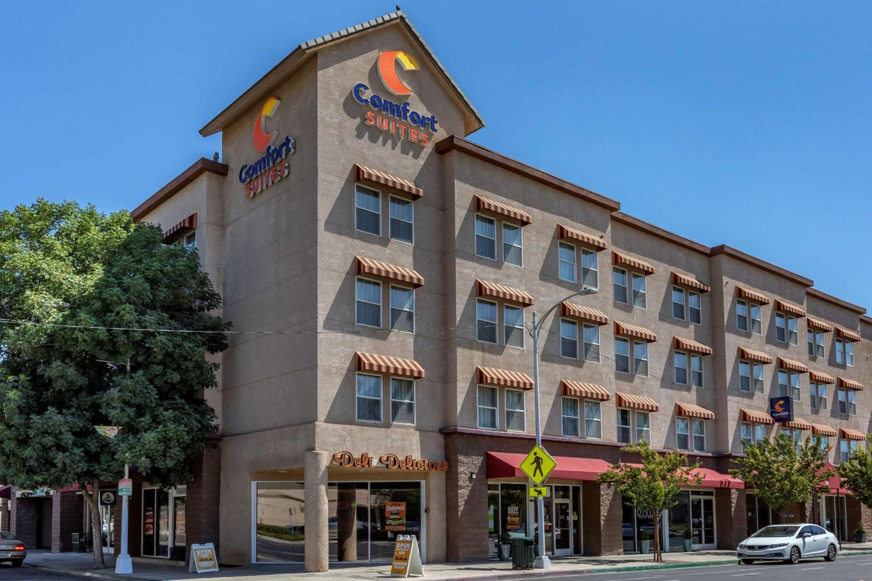 Three Rivers Vacations - Comfort Suites Visalia - Convention Center - Property Image 3