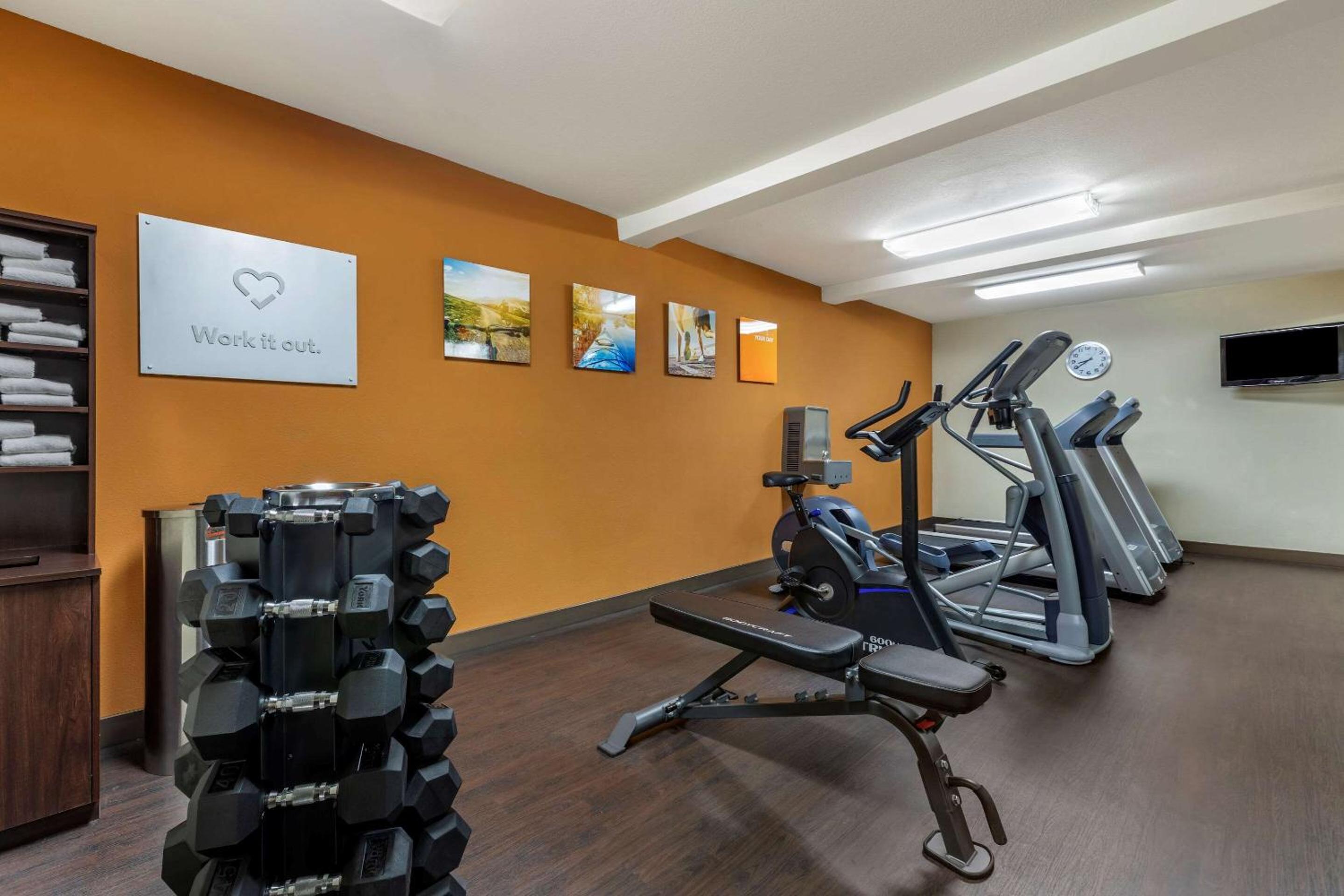 Visalia Vacations - Comfort Suites Visalia - Convention Center - Property Image 12