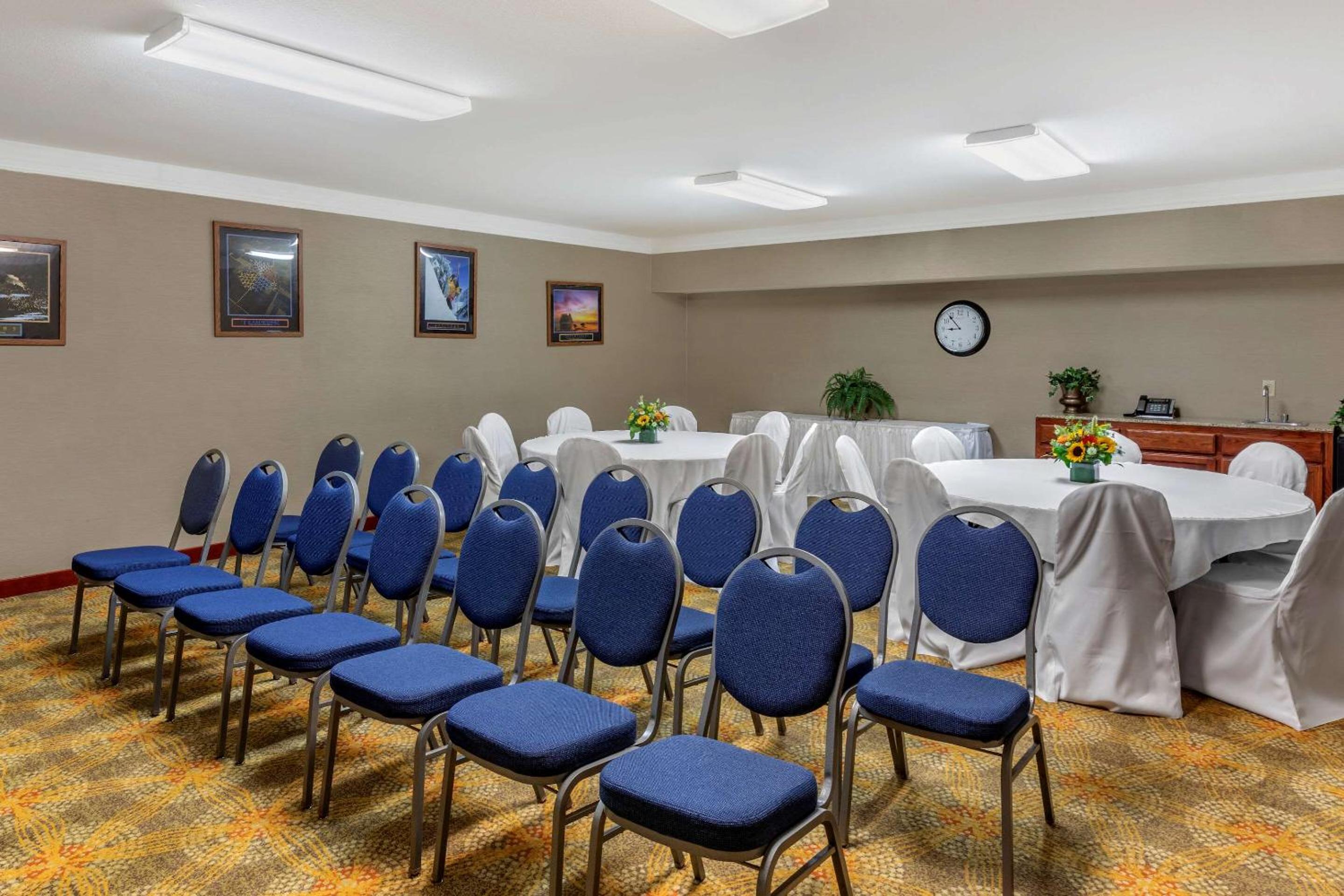Visalia Vacations - Comfort Suites Visalia - Convention Center - Property Image 9