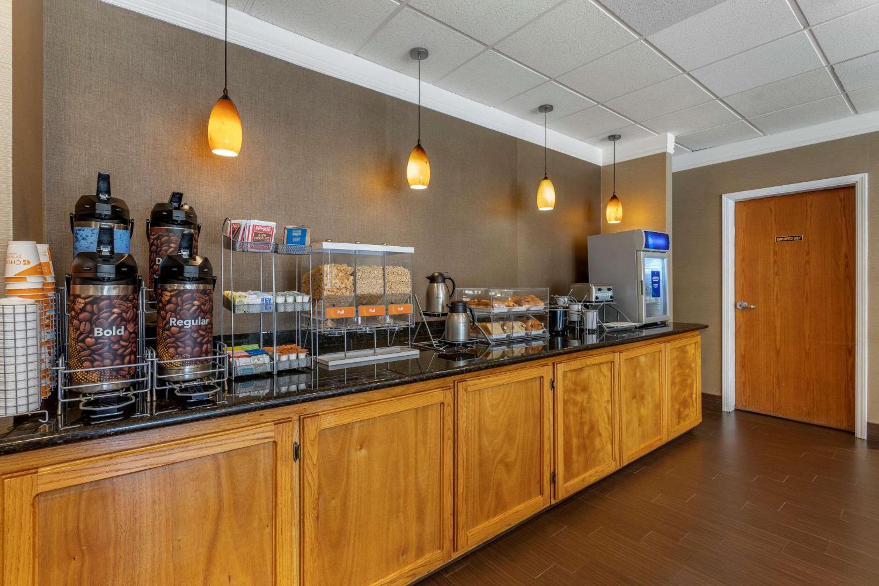 Visalia Vacations - Comfort Suites Visalia - Convention Center - Property Image 6