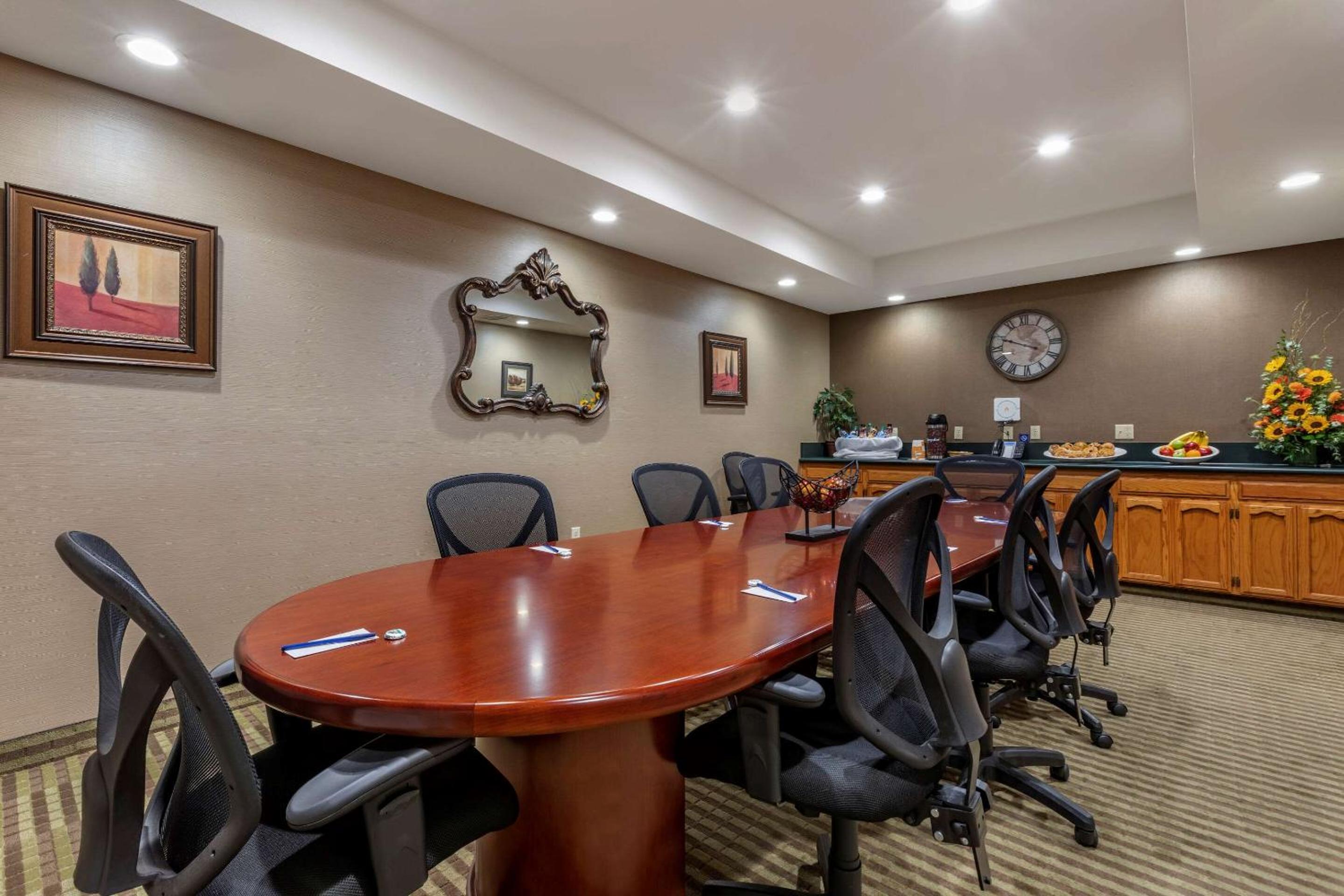 Visalia Vacations - Comfort Suites Visalia - Convention Center - Property Image 8