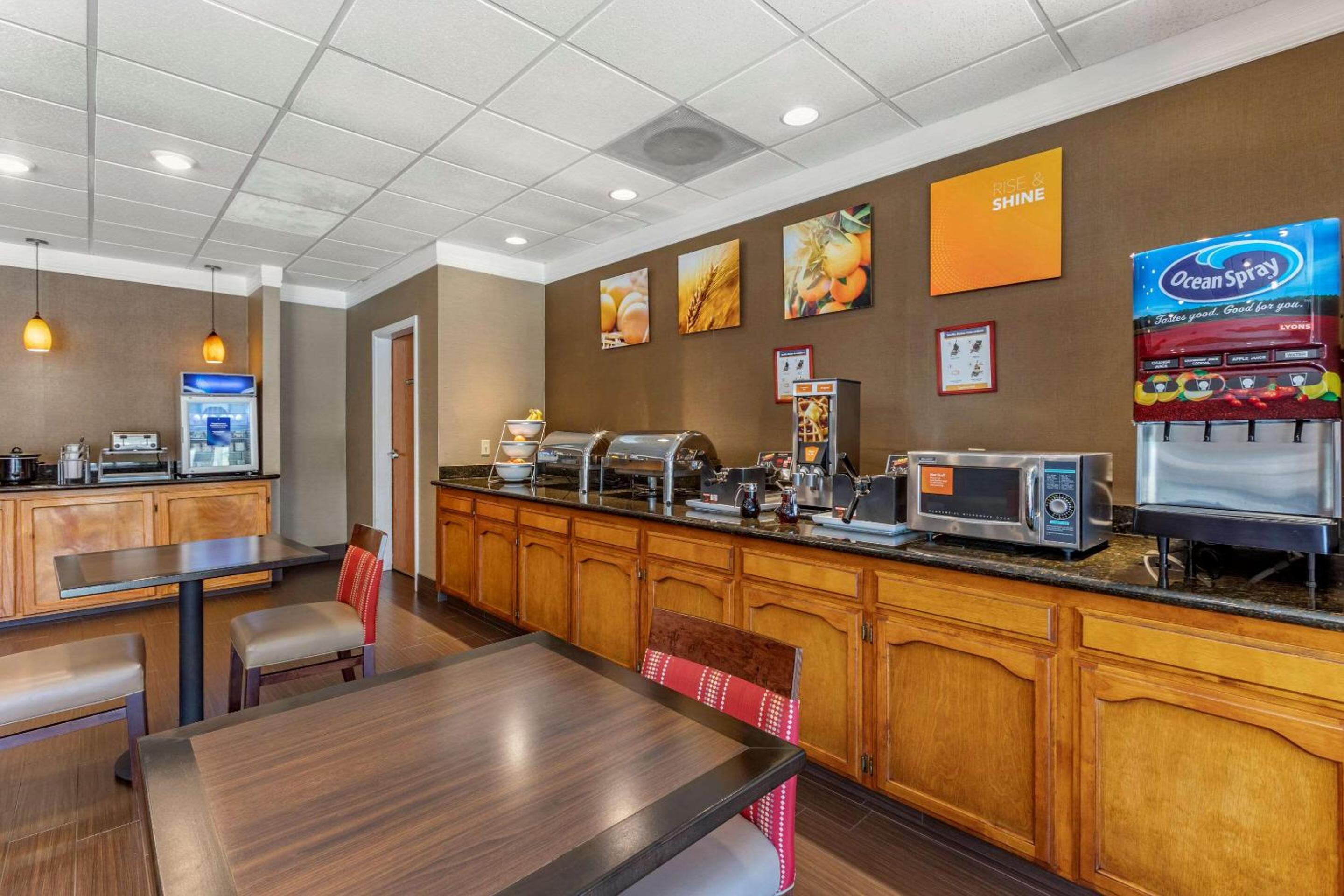 Visalia Vacations - Comfort Suites Visalia - Convention Center - Property Image 7