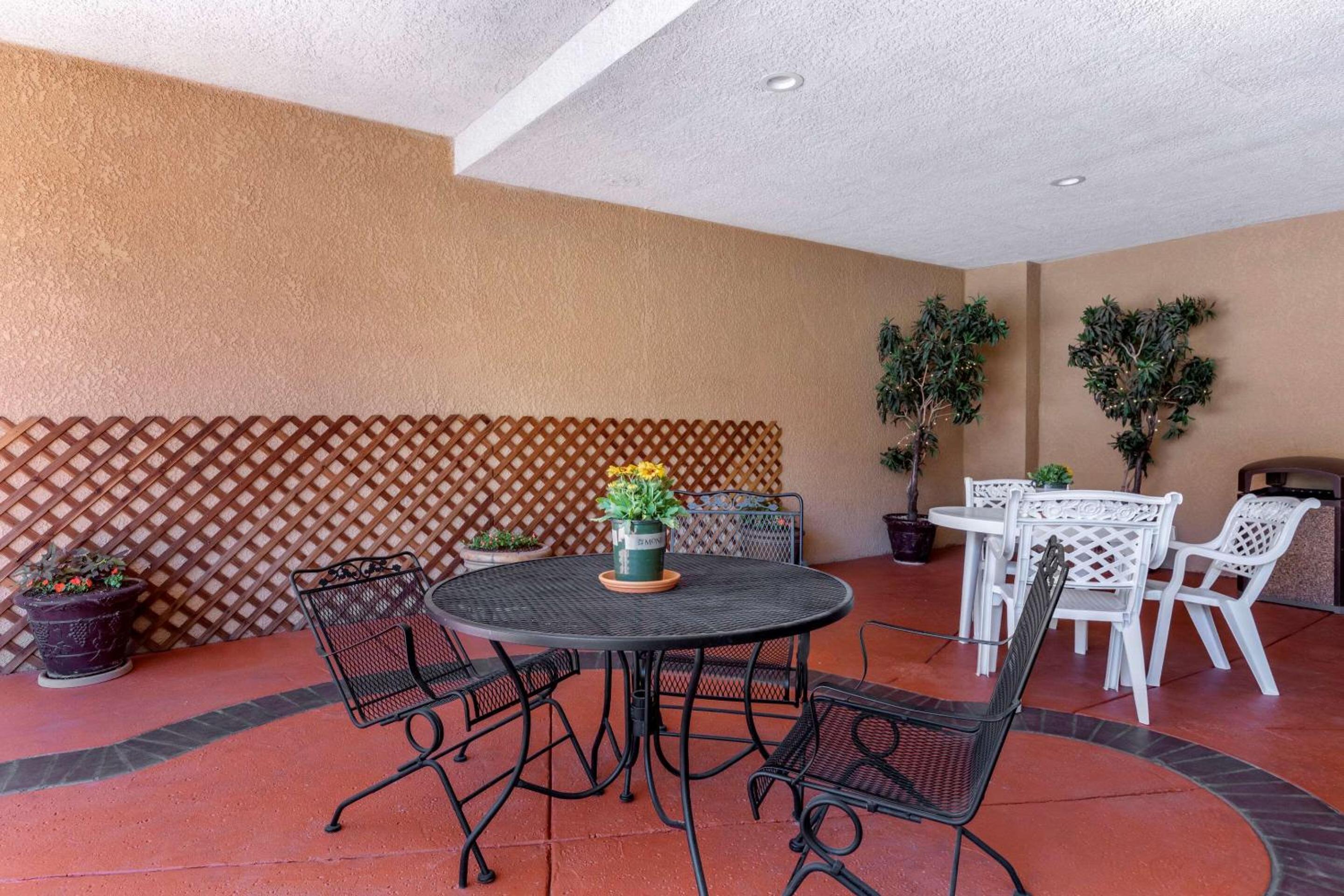Visalia Vacations - Comfort Suites Visalia - Convention Center - Property Image 5