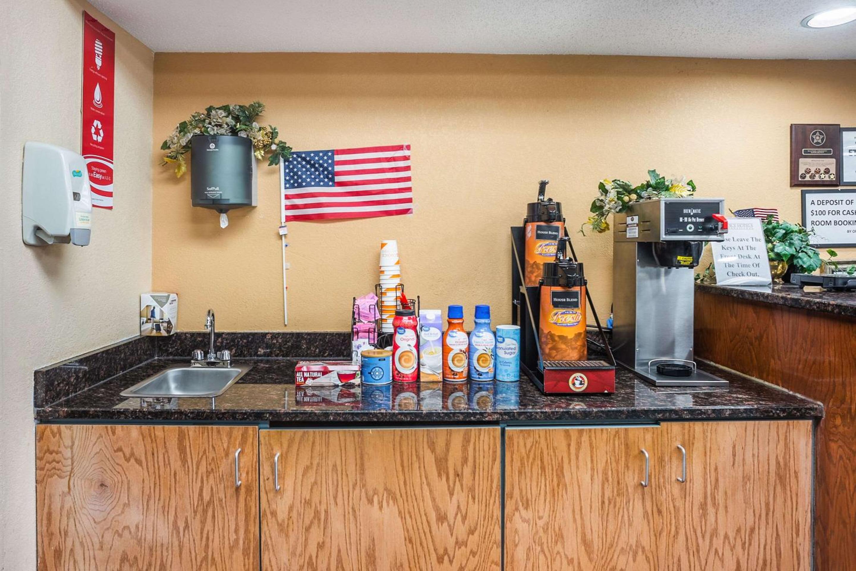 Princeton Vacations - Econo Lodge - Property Image 18