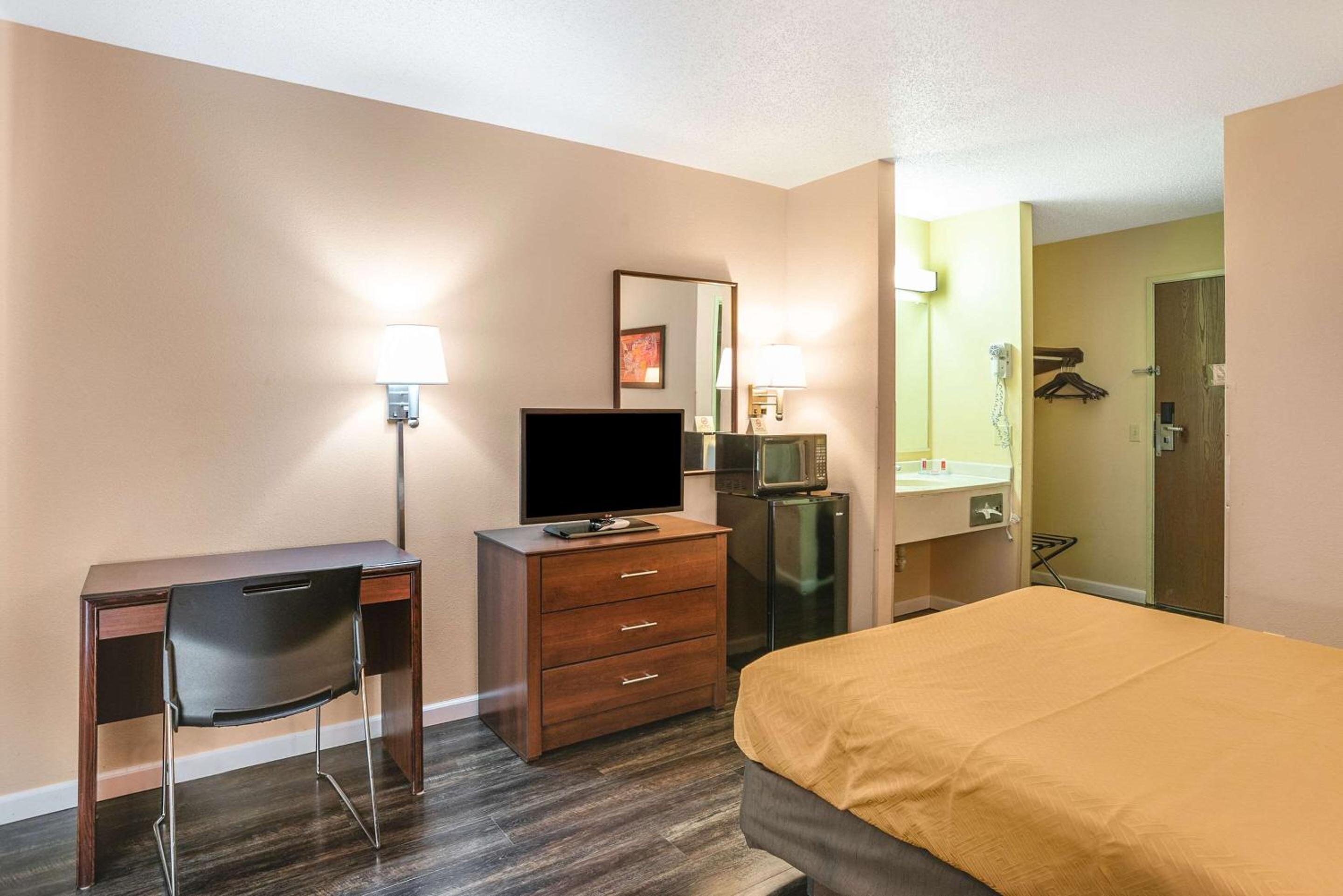 Princeton Vacations - Econo Lodge - Property Image 6