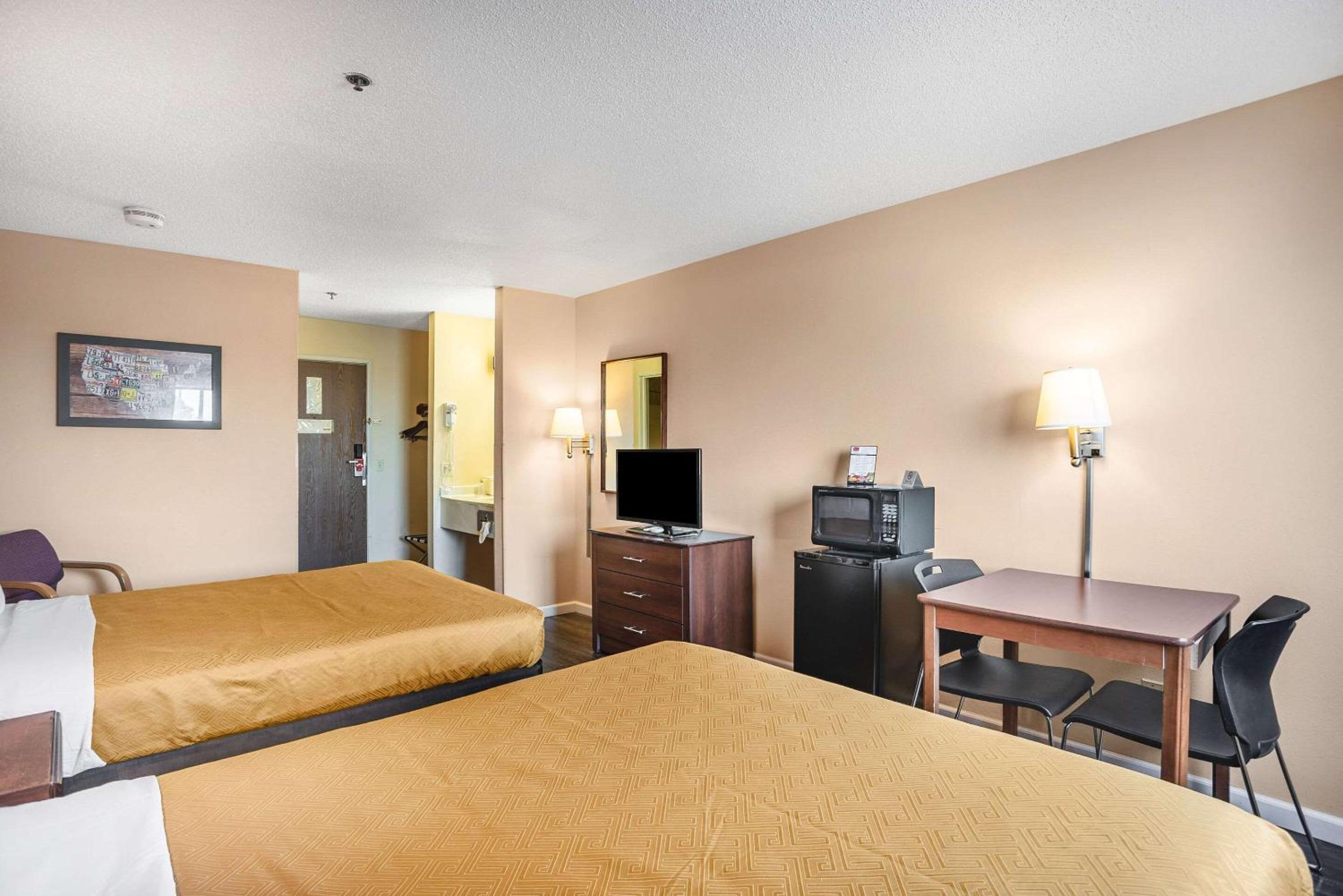 Princeton Vacations - Econo Lodge - Property Image 3